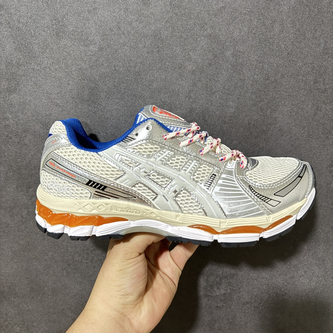 NO:854578,Local store support [company level] Asics Gel-Kayano 12.1 company level version, silver gray green ASICS sports and leisure breathable professional running shoes, using engineered elastic double-layer recycled knitted density upper material, 3D visible GEL cushioning latex material at the heel, upgraded FF BLAST PLUS new cushioning midsole technology material, external high wear-resistant rubber outsole, steadily upgraded, running at the same pace. Item number: 1203A555-101  Size:36 37 37.5 39 39.5 40.5 41.5 42 42.5 43.5 44 45 46 47 Coding LDSB230240,,ASICS19860909本地 支持放店【公司级】Asics Gel-Kayano 12.1公司级版本 银灰绿 亚瑟士运动休闲透气专业跑鞋 采用工程弹性双层再生针织密度鞋面材质 后跟3D可视GEL缓震乳胶物料 升级FF BLAST PLUS全新缓震中底部位科技材质 外置高耐磨橡胶外底 稳步升级,跑出节奏 货号:1203A555-101 Size:36 37 37.5 39 39.5 40.5 41.5 42 42.5 43.5 44 45 46 47 编码LDSB230240,,ASICS,Men's shoes