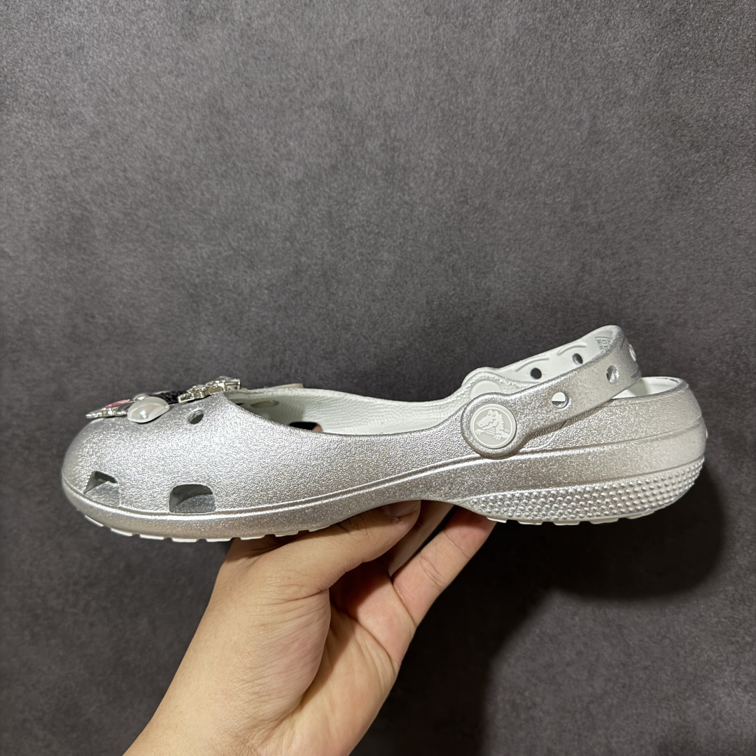 图片[2]-【公司级】Crocs 卡骆驰 芭蕾舞系列 低帮 玫瑰金 舒适百搭经典透气凉鞋拖鞋平底鞋洞洞鞋 时尚撞色设计，充满活力的全新系列，同时拥有复古条纹与经典Logo标志；可调节后跟带，前面变成惬意舒适的凉拖，后面行走跑跳更加稳妥；秉承核心的塑模鞋履工艺，推出了适宜四季的丰富休闲鞋品，所有Crocs鞋款均采用Croslitehb材料制造，这项技术令每一双鞋都具有柔软、舒适、轻便、无痕的出色品质，而这也是每个Crocs拥有者所了解和钟爱的。 货号：214282-040 尺码：35-40 M3-M7 M3=35-36 M4=36-37 M5=37-38 M6=38-39 M7=39-40-选品中心