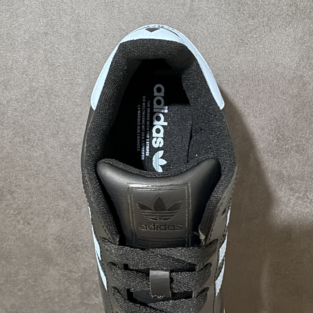 图片[6]-【H11顶级头层版】adidas originals Superstar 2 贝壳头 简约经典 舒适时尚 复古板鞋 男女同款 黑白 货号：JS1338 全新升级版 皮料改进至头层原厂皮 原盒 原底原料 开模打造 原厂织唛鞋标 高精密准度 原楦原纸板开发 匹配原版98%以上 后跟垫棉独家呈现 反口里弧度正确 原厂鞋垫 背胶 后跟电绣针数 与正品一致 原厂皮料 原厂车缝线 质感无敌 皮料切割干净 无任何毛边 清洁度细节完美 进口港宝加持 后跟自然饱满 还原公司包裹性 鞋面采用原装数据贴合技术 全方位贴合包裹脚型 鞋跟部鞋底牵引设计 提供强大的抓地性能 更适应不同实战场地路面 尺码：35.5 36 36.5 37.5 38 38.5 39 40 40.5 41 42 42.5 43 44 45-选品中心