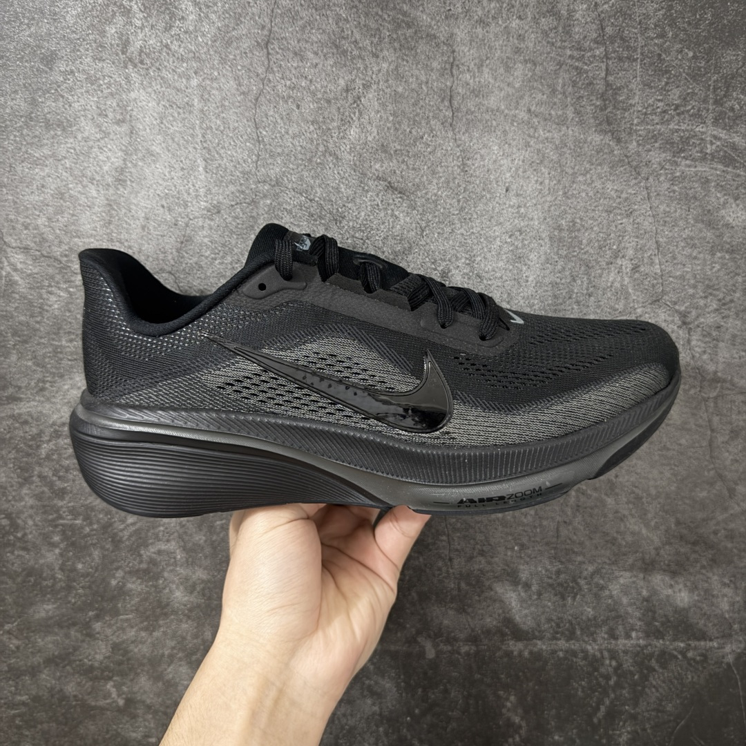 【XE纯原】Nike Air Zoom Pegasus 42 登月42代超级飞马系列马拉松跑步鞋 IB1873-003 平台专供 充正品质 之前未流通市场版本 内里嵌入定型海绵 中底搭载前Zoom+全掌React配置 全部原鞋开发打造 所有细节全部同步原版 全新一代拥有 Zoom Air 一如既往的稳定感和流畅感 鞋面采用工程网眼设计 为特定高热区域营造出色透气性 进一步增加鞋面的穿孔数量 让足部能够快速散热 中足搭配 Flywire 飞线 在高速运动时营造舒适稳定的贴合感 内置Zoon气垫加持 动力十足！ 尺码： 36-48.5-选品中心