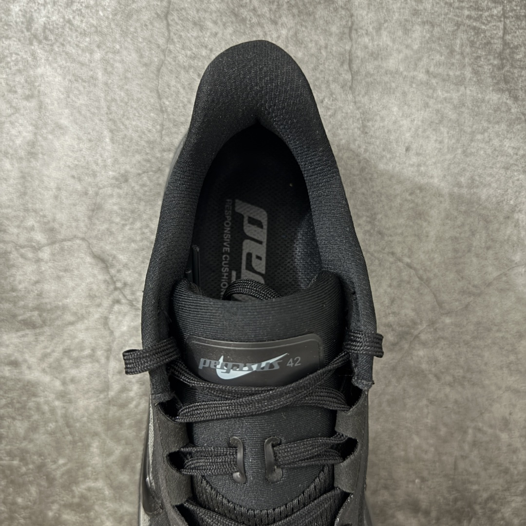 图片[8]-【XE纯原】Nike Air Zoom Pegasus 42 登月42代超级飞马系列马拉松跑步鞋 IB1873-003 平台专供 充正品质 之前未流通市场版本 内里嵌入定型海绵 中底搭载前Zoom+全掌React配置 全部原鞋开发打造 所有细节全部同步原版 全新一代拥有 Zoom Air 一如既往的稳定感和流畅感 鞋面采用工程网眼设计 为特定高热区域营造出色透气性 进一步增加鞋面的穿孔数量 让足部能够快速散热 中足搭配 Flywire 飞线 在高速运动时营造舒适稳定的贴合感 内置Zoon气垫加持 动力十足！ 尺码： 36-48.5-选品中心