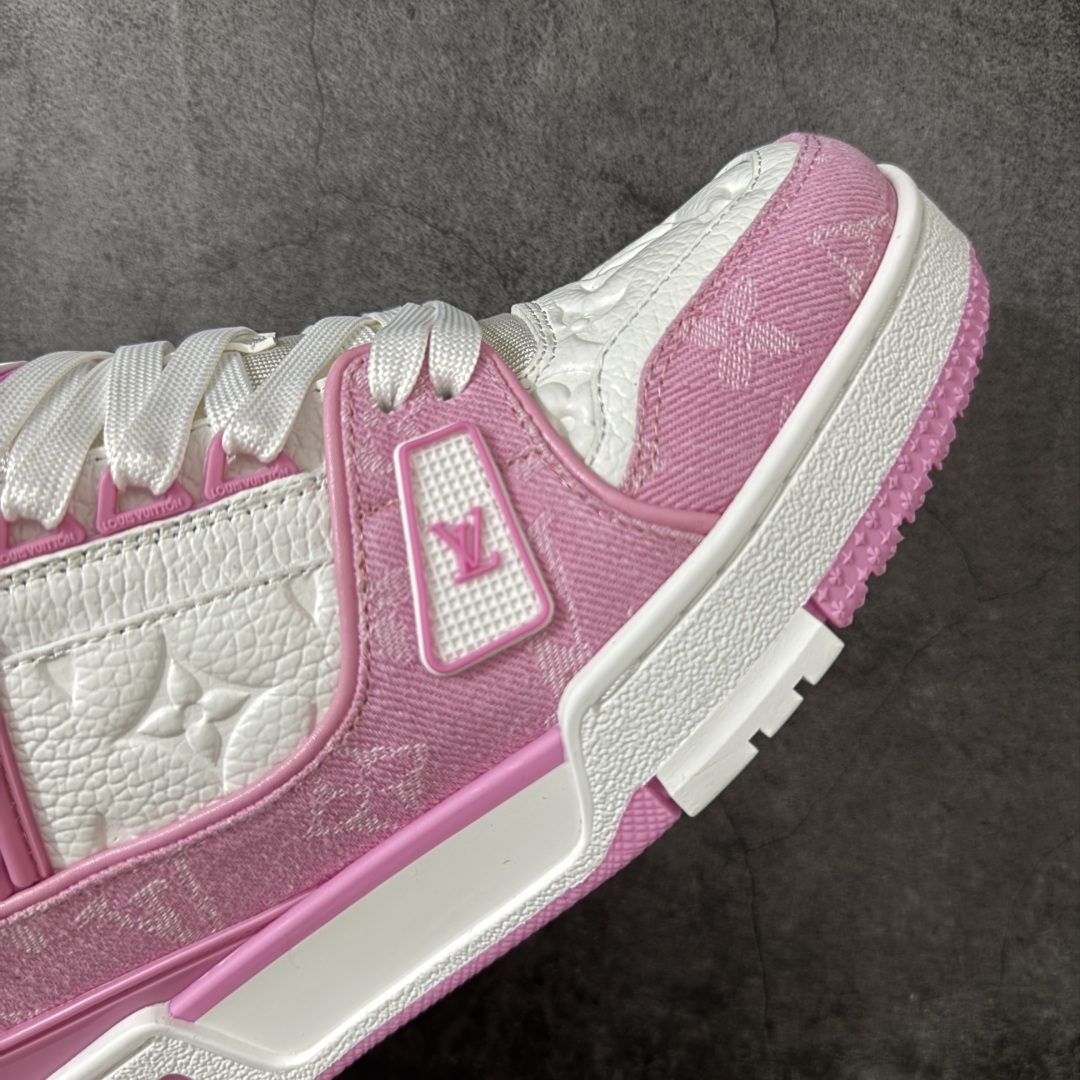图片[6]-【XC版本】Louis Vuitton LV Trainer系列 新配色入库上架 市场货一堆的东西没必要做文案吹嘘 实拍如图 所见即所得 细节细揣摩 让你感受真正的好货 ＃底部独家私模大底＋进口TPU材质打造 ＃面部原厂牛仔布（花型匹配公司货）＋进口大荔枝纹牛头层革 ＃原厂铜模高频印花深度、位置匹配公司货 ＃原装欧斯耐鞋垫＋耐撕裂布 ＃定制超硬礼盒包装＋双棉布袋配件＋三卡 尺码：35 36 37 38 39 正常运动鞋尺码-选品中心
