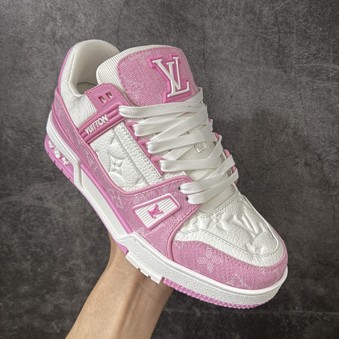 图片[3]-【XC版本】Louis Vuitton LV Trainer系列 新配色入库上架 市场货一堆的东西没必要做文案吹嘘 实拍如图 所见即所得 细节细揣摩 让你感受真正的好货 ＃底部独家私模大底＋进口TPU材质打造 ＃面部原厂牛仔布（花型匹配公司货）＋进口大荔枝纹牛头层革 ＃原厂铜模高频印花深度、位置匹配公司货 ＃原装欧斯耐鞋垫＋耐撕裂布 ＃定制超硬礼盒包装＋双棉布袋配件＋三卡 尺码：35 36 37 38 39 正常运动鞋尺码-选品中心