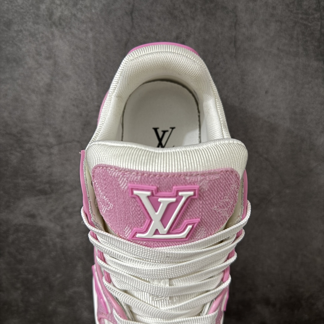 图片[8]-【XC版本】Louis Vuitton LV Trainer系列 新配色入库上架 市场货一堆的东西没必要做文案吹嘘 实拍如图 所见即所得 细节细揣摩 让你感受真正的好货 ＃底部独家私模大底＋进口TPU材质打造 ＃面部原厂牛仔布（花型匹配公司货）＋进口大荔枝纹牛头层革 ＃原厂铜模高频印花深度、位置匹配公司货 ＃原装欧斯耐鞋垫＋耐撕裂布 ＃定制超硬礼盒包装＋双棉布袋配件＋三卡 尺码：35 36 37 38 39 正常运动鞋尺码-选品中心
