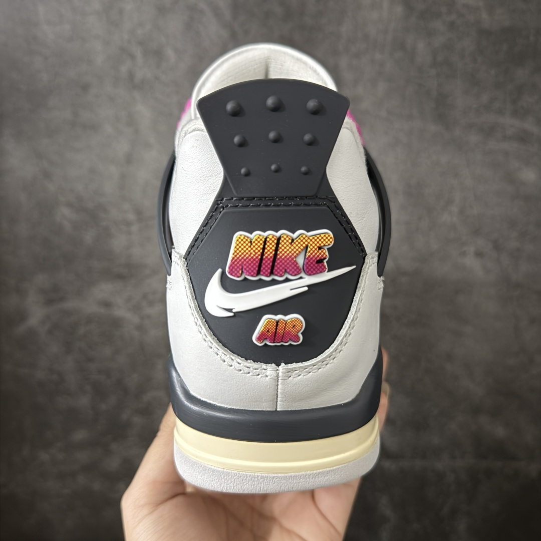 图片[4]-【TK至尊版】 Air Jordan AJ4 “Comic”漫画白粉 货号：IO2362-100 原厂头层皮料 目前市面所有大厂中 品质材料细节最好的一个版本 原汁原味完美呈现四代版型 一比一鞋头弧度高度趴度鞋身弧度 原厂麂皮绒皮料材质 数据细节工艺流程均保持公司一致 细节品控鞋型随意秒杀市面版本 原厂TPU网格鞋带扣 正确内里网布 菱角分明不变形无多余毛边 柔软性质感一致于原鞋 原厂织唛标 原厂飞人电绣工艺 独家绑鞋带手法 印刷中底布 四线拉帮 米色美纹纸贴合固定 进口港宝加持 后跟自然饱满 全鞋荧光划线卡点 追求极致完美 每一双都是工艺品 多重QC质检 超越公司货的品控标准 实实在在的免检产品 尺码：40 40.5 41 42 42.5 43 44 44.5 45 46 47.5 48.5-选品中心