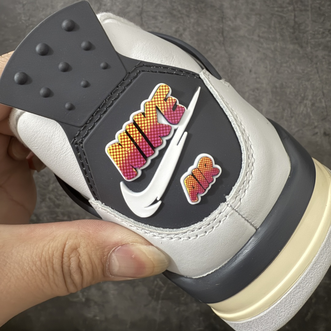 图片[2]-【TK至尊版】 Air Jordan AJ4 “Comic”漫画白粉 货号：IO2362-100 原厂头层皮料 目前市面所有大厂中 品质材料细节最好的一个版本 原汁原味完美呈现四代版型 一比一鞋头弧度高度趴度鞋身弧度 原厂麂皮绒皮料材质 数据细节工艺流程均保持公司一致 细节品控鞋型随意秒杀市面版本 原厂TPU网格鞋带扣 正确内里网布 菱角分明不变形无多余毛边 柔软性质感一致于原鞋 原厂织唛标 原厂飞人电绣工艺 独家绑鞋带手法 印刷中底布 四线拉帮 米色美纹纸贴合固定 进口港宝加持 后跟自然饱满 全鞋荧光划线卡点 追求极致完美 每一双都是工艺品 多重QC质检 超越公司货的品控标准 实实在在的免检产品 尺码：40 40.5 41 42 42.5 43 44 44.5 45 46 47.5 48.5-选品中心
