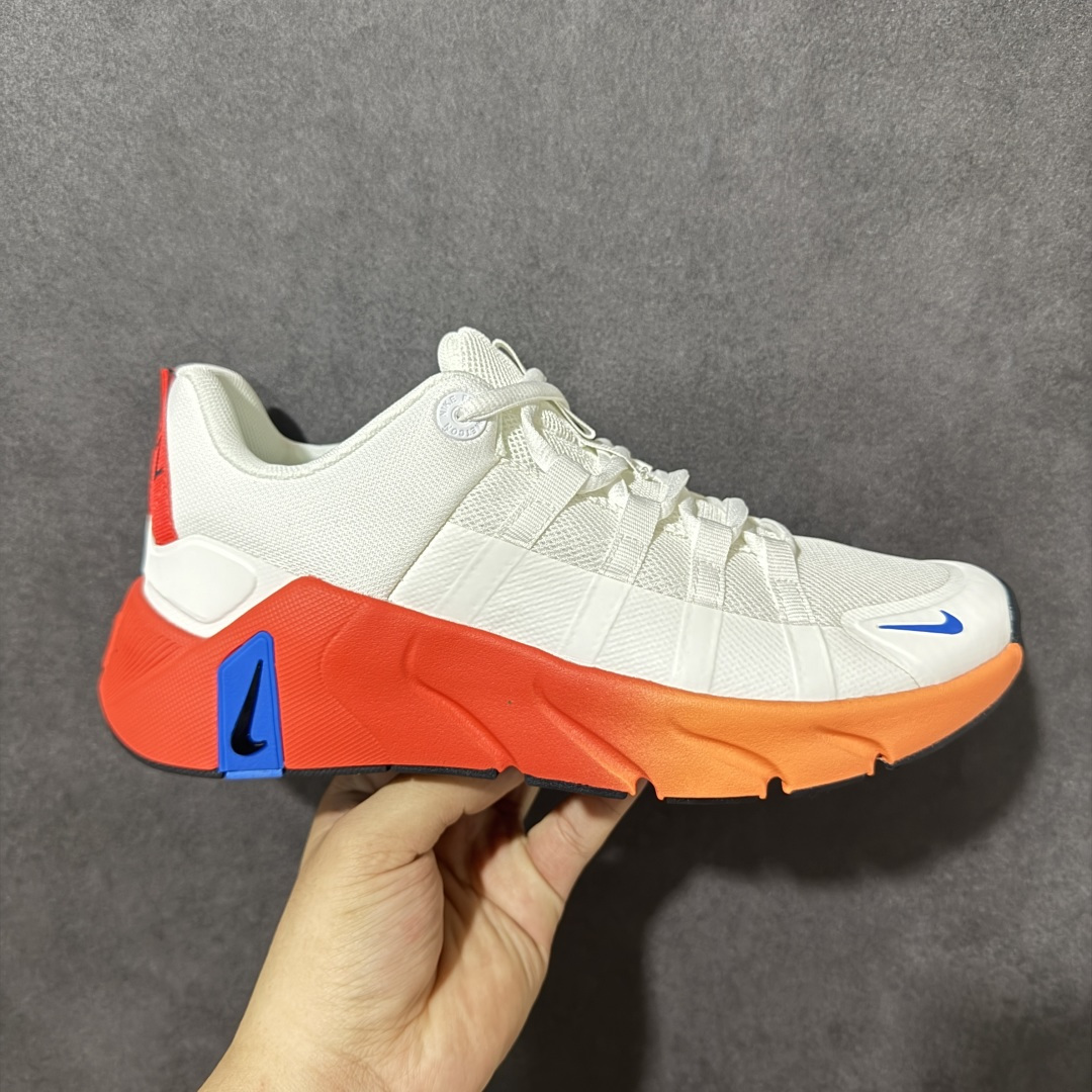 【公司级】耐克（NIKE）2026年男女子NIKE FREE METCON 7训练鞋 鞋款经过革新设计，增强了中足包覆。当然，我们沿袭了 Nike Free 技术，带来快速而强劲的脚感。灵活前足和稳定后跟，助你轻松从动态运动转换为力量型运动。Nike Free 技术将后跟泡棉的稳定性与中底柔软的泡棉相结合，带来动态训练所需的灵活性。全掌型橡胶外底，为泡棉提供支撑，同时提升耐穿性，可在草坪和混凝土等多种地面实现出色抓地力。织带鞋眼与快速系带系统相结合，实现稳固舒适的贴合感。轻盈网眼鞋面，带来舒适透气体验。中足织带系统取代了 Flywire 飞线，鞋头和鞋侧耐穿设计，提供出众支撑效果。 货号： II7405-102 尺码： 36 36.5 37.5 38 38.5 39 40 40.5 41 42 42.5 43 44 45 46 ​-选品中心