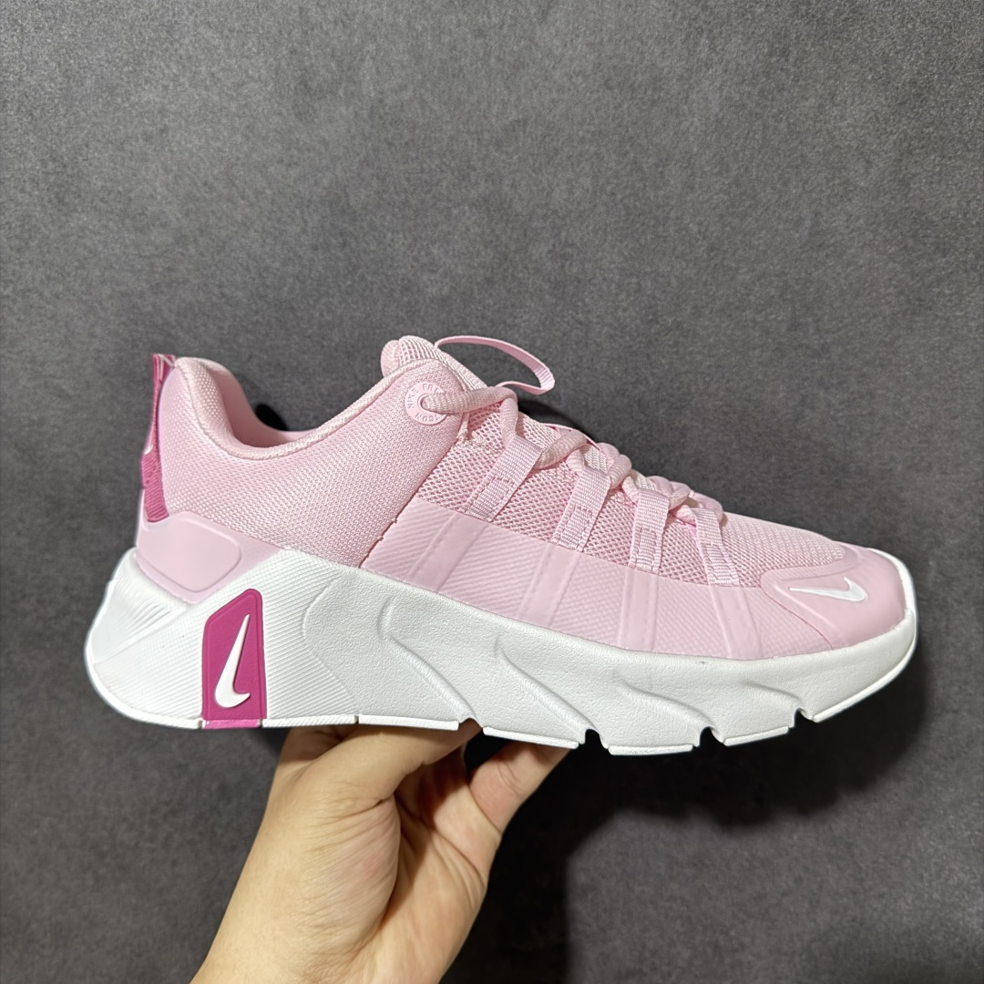 【公司级】耐克（NIKE）2026年男女子NIKE FREE METCON 7训练鞋 鞋款经过革新设计，增强了中足包覆。当然，我们沿袭了 Nike Free 技术，带来快速而强劲的脚感。灵活前足和稳定后跟，助你轻松从动态运动转换为力量型运动。Nike Free 技术将后跟泡棉的稳定性与中底柔软的泡棉相结合，带来动态训练所需的灵活性。全掌型橡胶外底，为泡棉提供支撑，同时提升耐穿性，可在草坪和混凝土等多种地面实现出色抓地力。织带鞋眼与快速系带系统相结合，实现稳固舒适的贴合感。轻盈网眼鞋面，带来舒适透气体验。中足织带系统取代了 Flywire 飞线，鞋头和鞋侧耐穿设计，提供出众支撑效果。 货号： II7406-610 尺码： 36 36.5 37.5 38 38.5 39 40 40.5 41 42 42.5 43 44 45 46 ​-选品中心