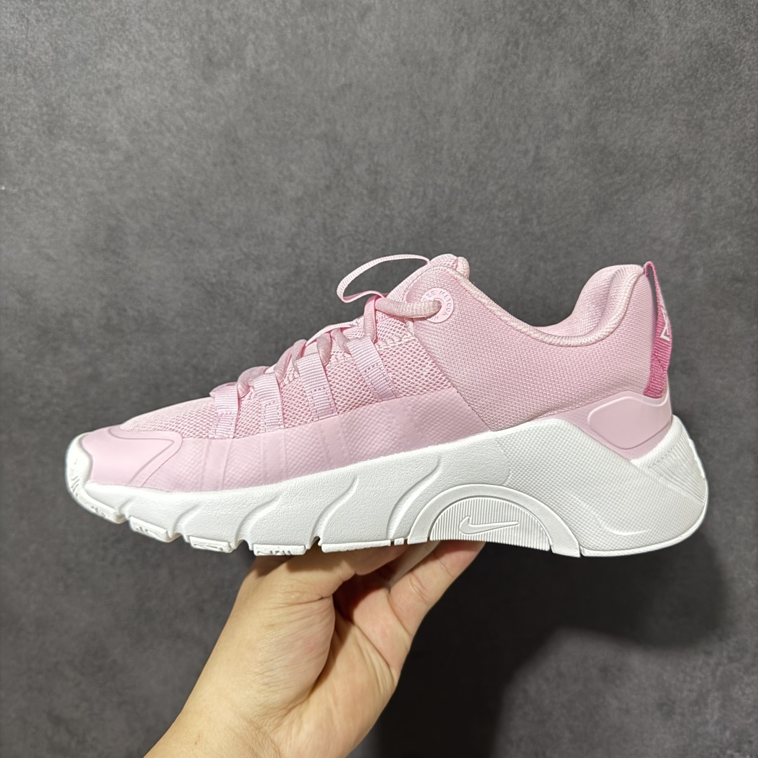 图片[2]-【公司级】耐克（NIKE）2026年男女子NIKE FREE METCON 7训练鞋 鞋款经过革新设计，增强了中足包覆。当然，我们沿袭了 Nike Free 技术，带来快速而强劲的脚感。灵活前足和稳定后跟，助你轻松从动态运动转换为力量型运动。Nike Free 技术将后跟泡棉的稳定性与中底柔软的泡棉相结合，带来动态训练所需的灵活性。全掌型橡胶外底，为泡棉提供支撑，同时提升耐穿性，可在草坪和混凝土等多种地面实现出色抓地力。织带鞋眼与快速系带系统相结合，实现稳固舒适的贴合感。轻盈网眼鞋面，带来舒适透气体验。中足织带系统取代了 Flywire 飞线，鞋头和鞋侧耐穿设计，提供出众支撑效果。 货号： II7406-610 尺码： 36 36.5 37.5 38 38.5 39 40 40.5 41 42 42.5 43 44 45 46 ​-选品中心