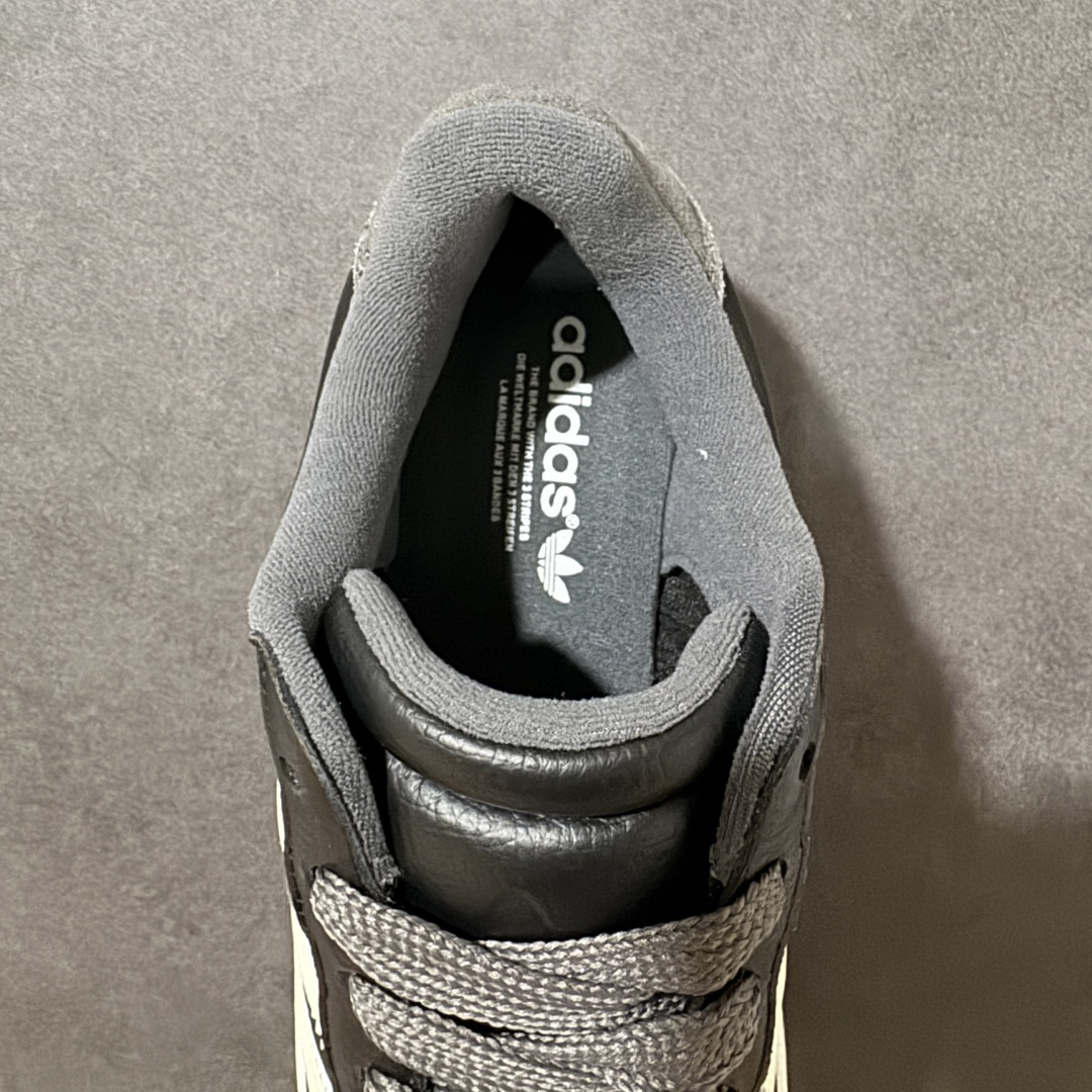 图片[6]-【公司级】Adidas Original Superstar 2 ST 阿迪达斯 低帮白黑色 男女同款 贝壳头2代防滑耐磨轻便低邦板鞋 鞋身整体以黑色皮革打造，搭配经典黑色贝壳头，鞋身两侧经典锯齿三条杠Logo采用米色皮革点缀，后跟装饰片辅以灰同色制作并带有三叶草Logo，最后白色中底搭配黄色橡胶外底完善整体设计收尾。时尚大方。 货号：KI3516 尺码：35⅔ 36 36⅔ 37⅓ 38 38⅔ 39⅓ 40 40⅔ 41⅓ 42 42⅔ 43⅓ 44 44⅔ 45⅓-选品中心
