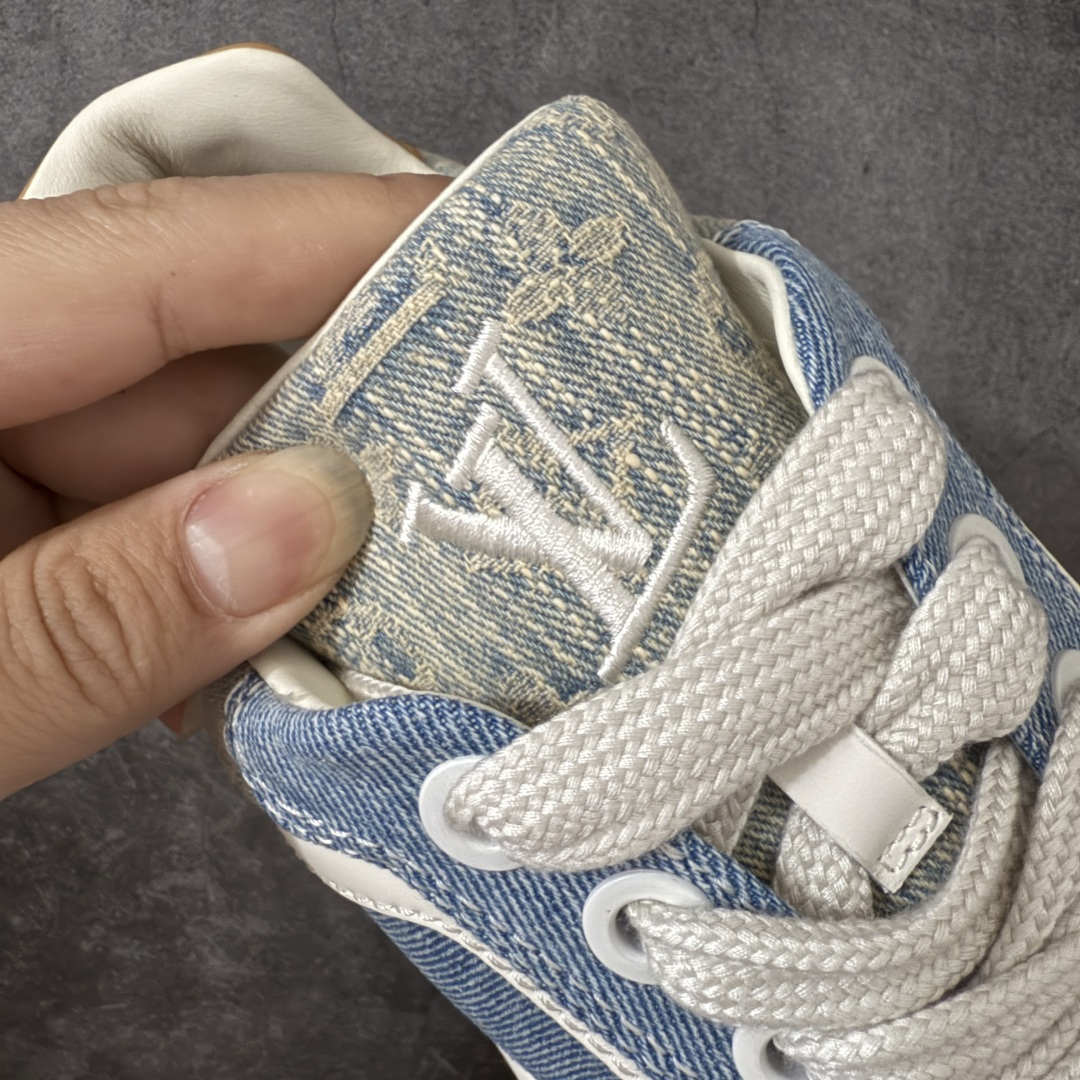 图片[7]-【佛山超a版】LV 路易威登LOUIS VUITTON Tilted Low Sneakers 倾斜系列低帮复古休闲运动文化百搭板鞋 2026早春款板鞋 饼干鞋 市场最顶天花板 正确细节 完美版型做工 欢迎对比市场任何品质的货品 广东原产 升级原楦型开发纸版 包装说明书防尘布袋物件(附送官方快递加固牛皮纸外盒!!)#采用Monogram 丹宁布鞋面材质#鞋垫嵌入软脚感EVA物料#后跟耐弯折滴塑支撑片#全新开发TPR光泽组合隔色鞋底❗ 尺码：39 40 41 42 43 44 45-选品中心