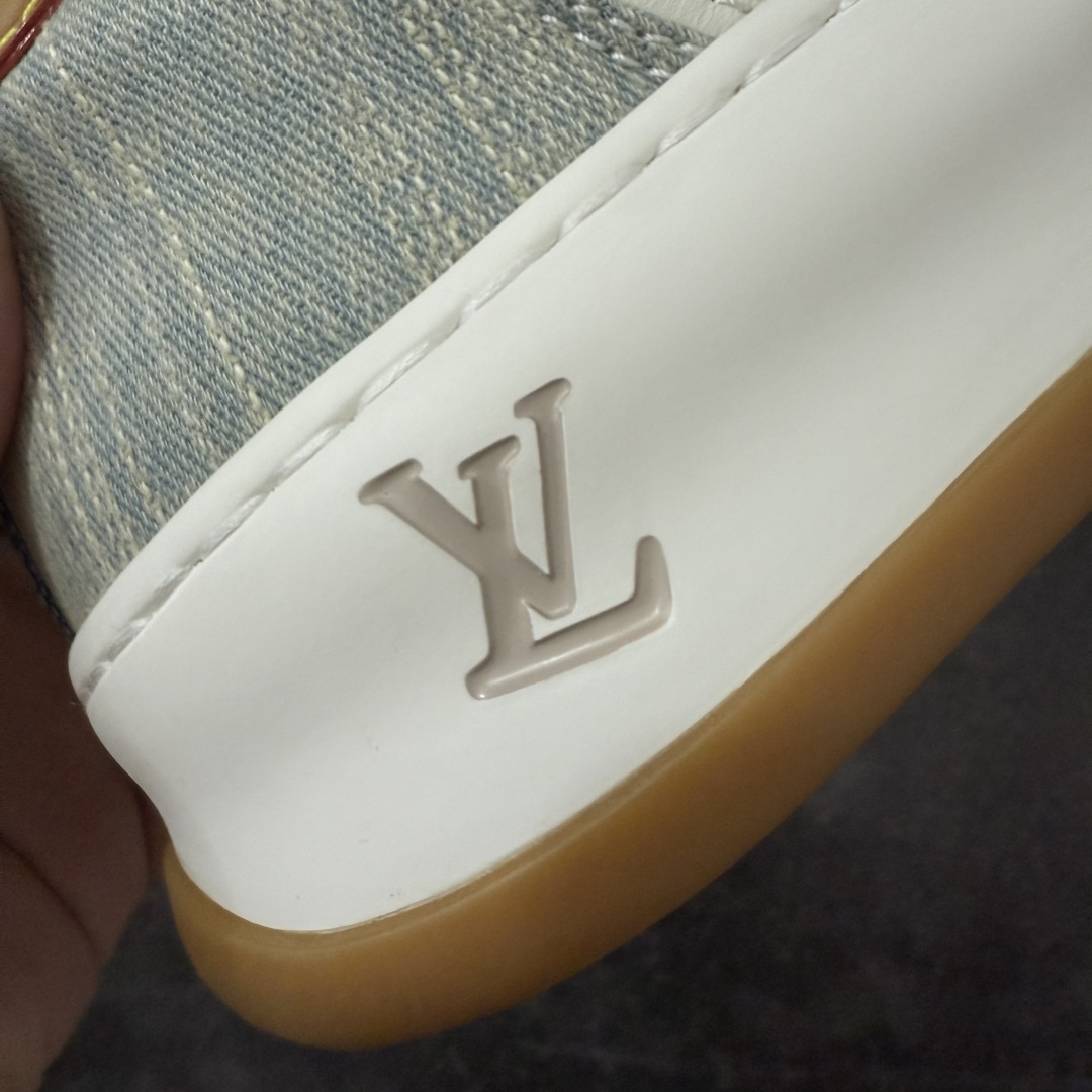 图片[4]-【佛山超a版】LV 路易威登LOUIS VUITTON Tilted Low Sneakers 倾斜系列低帮复古休闲运动文化百搭板鞋 2026早春款板鞋 饼干鞋 市场最顶天花板 正确细节 完美版型做工 欢迎对比市场任何品质的货品 广东原产 升级原楦型开发纸版 包装说明书防尘布袋物件(附送官方快递加固牛皮纸外盒!!)#采用Monogram 丹宁布鞋面材质#鞋垫嵌入软脚感EVA物料#后跟耐弯折滴塑支撑片#全新开发TPR光泽组合隔色鞋底❗ 尺码：39 40 41 42 43 44 45-选品中心