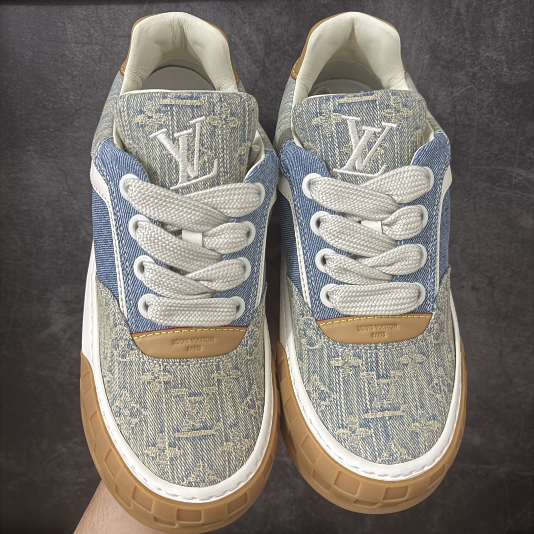 图片[2]-【佛山超a版】LV 路易威登LOUIS VUITTON Tilted Low Sneakers 倾斜系列低帮复古休闲运动文化百搭板鞋 2026早春款板鞋 饼干鞋 市场最顶天花板 正确细节 完美版型做工 欢迎对比市场任何品质的货品 广东原产 升级原楦型开发纸版 包装说明书防尘布袋物件(附送官方快递加固牛皮纸外盒!!)#采用Monogram 丹宁布鞋面材质#鞋垫嵌入软脚感EVA物料#后跟耐弯折滴塑支撑片#全新开发TPR光泽组合隔色鞋底❗ 尺码：39 40 41 42 43 44 45-选品中心