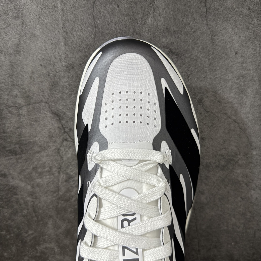 图片[5]-【RS纯原】AD Adizero Eva SL EXO M 零度进化版系列低帮轻便透气竞速休闲运动慢跑鞋 KI4763 全新版本出货 品相相当完美 细节到位 全鞋均使用原材料 原档案打造 内置碳板 目前市场最强 欢迎对比 相信大家对去年 adidas 横空出世的「顶级超跑」adiZero Adios Pro EVO 1 记忆犹新！不仅登顶阿迪史上最轻跑鞋宝座，更在接下来的全球马拉松赛事中，持续书写着惊人成绩，被网友戏称新一代「阿迪神鞋」全网刷屏！极简设计语言与强烈速度感和存在感的鞋侧三线，让人过目不忘，特别种草！其中定位于中长跑训练的 adidas Adizero Evo SL，整体外观造型与 adiZero Adios Pro EVO 1 非常相似。中底配置方面搭载全掌 Lightstrike Pro，鞋面采用透气网面示人，契合日常训练鞋的定位，更加耐用。外底给到了马牌橡胶，及类似上代竞速旗舰 adidas Adizero Adios Pro 3 区域分布。整体看下来无论是外观的鲜明辨识度，还是配置的扎实程度都很顶。 尺码：36-45-选品中心