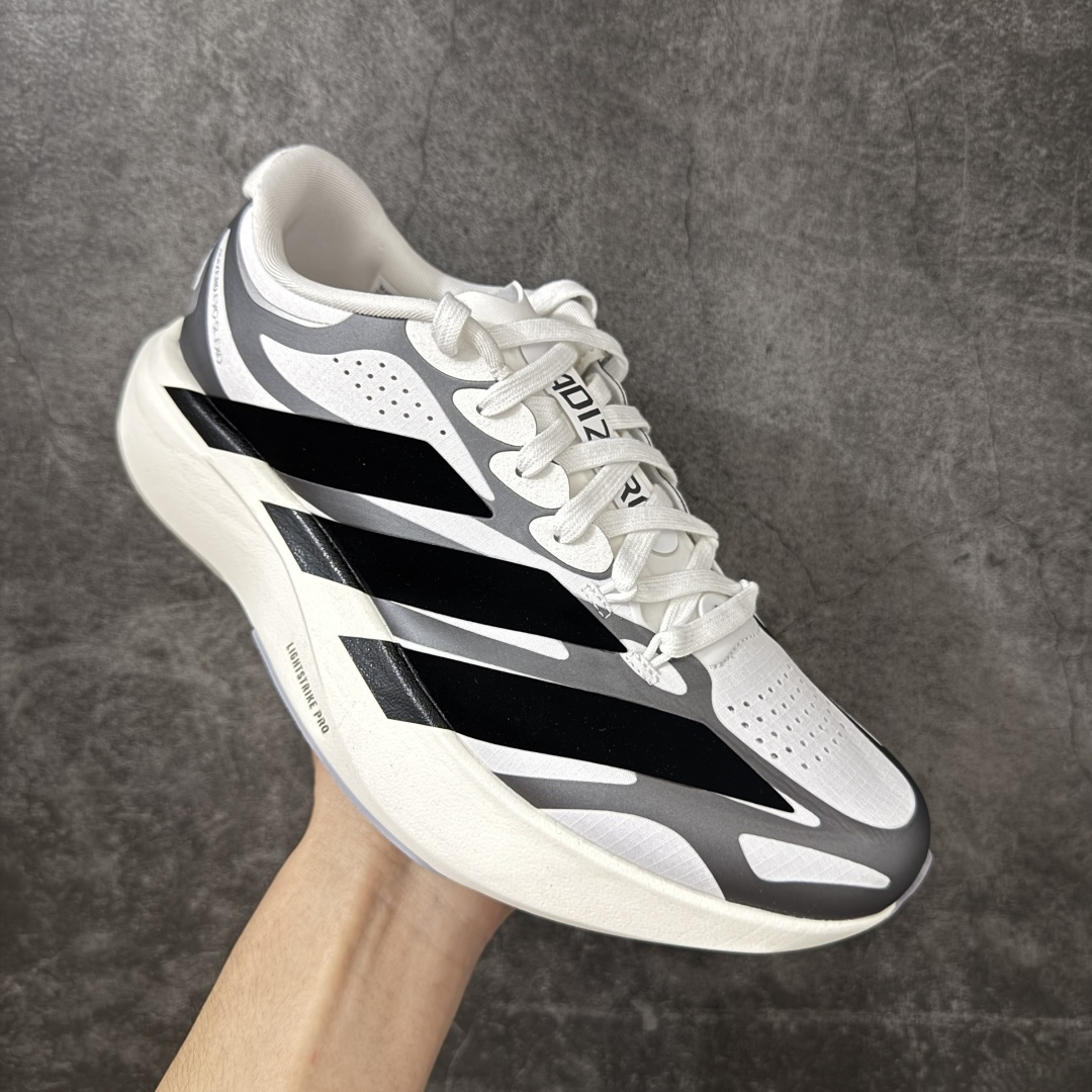 图片[3]-【RS纯原】AD Adizero Eva SL EXO M 零度进化版系列低帮轻便透气竞速休闲运动慢跑鞋 KI4763 全新版本出货 品相相当完美 细节到位 全鞋均使用原材料 原档案打造 内置碳板 目前市场最强 欢迎对比 相信大家对去年 adidas 横空出世的「顶级超跑」adiZero Adios Pro EVO 1 记忆犹新！不仅登顶阿迪史上最轻跑鞋宝座，更在接下来的全球马拉松赛事中，持续书写着惊人成绩，被网友戏称新一代「阿迪神鞋」全网刷屏！极简设计语言与强烈速度感和存在感的鞋侧三线，让人过目不忘，特别种草！其中定位于中长跑训练的 adidas Adizero Evo SL，整体外观造型与 adiZero Adios Pro EVO 1 非常相似。中底配置方面搭载全掌 Lightstrike Pro，鞋面采用透气网面示人，契合日常训练鞋的定位，更加耐用。外底给到了马牌橡胶，及类似上代竞速旗舰 adidas Adizero Adios Pro 3 区域分布。整体看下来无论是外观的鲜明辨识度，还是配置的扎实程度都很顶。 尺码：36-45-选品中心