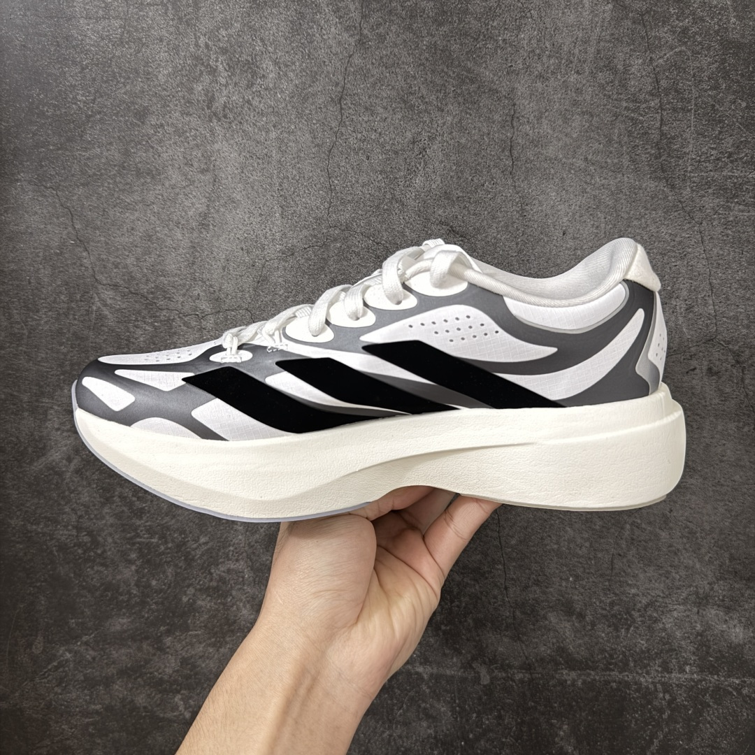 图片[2]-【RS纯原】AD Adizero Eva SL EXO M 零度进化版系列低帮轻便透气竞速休闲运动慢跑鞋 KI4763 全新版本出货 品相相当完美 细节到位 全鞋均使用原材料 原档案打造 内置碳板 目前市场最强 欢迎对比 相信大家对去年 adidas 横空出世的「顶级超跑」adiZero Adios Pro EVO 1 记忆犹新！不仅登顶阿迪史上最轻跑鞋宝座，更在接下来的全球马拉松赛事中，持续书写着惊人成绩，被网友戏称新一代「阿迪神鞋」全网刷屏！极简设计语言与强烈速度感和存在感的鞋侧三线，让人过目不忘，特别种草！其中定位于中长跑训练的 adidas Adizero Evo SL，整体外观造型与 adiZero Adios Pro EVO 1 非常相似。中底配置方面搭载全掌 Lightstrike Pro，鞋面采用透气网面示人，契合日常训练鞋的定位，更加耐用。外底给到了马牌橡胶，及类似上代竞速旗舰 adidas Adizero Adios Pro 3 区域分布。整体看下来无论是外观的鲜明辨识度，还是配置的扎实程度都很顶。 尺码：36-45-选品中心