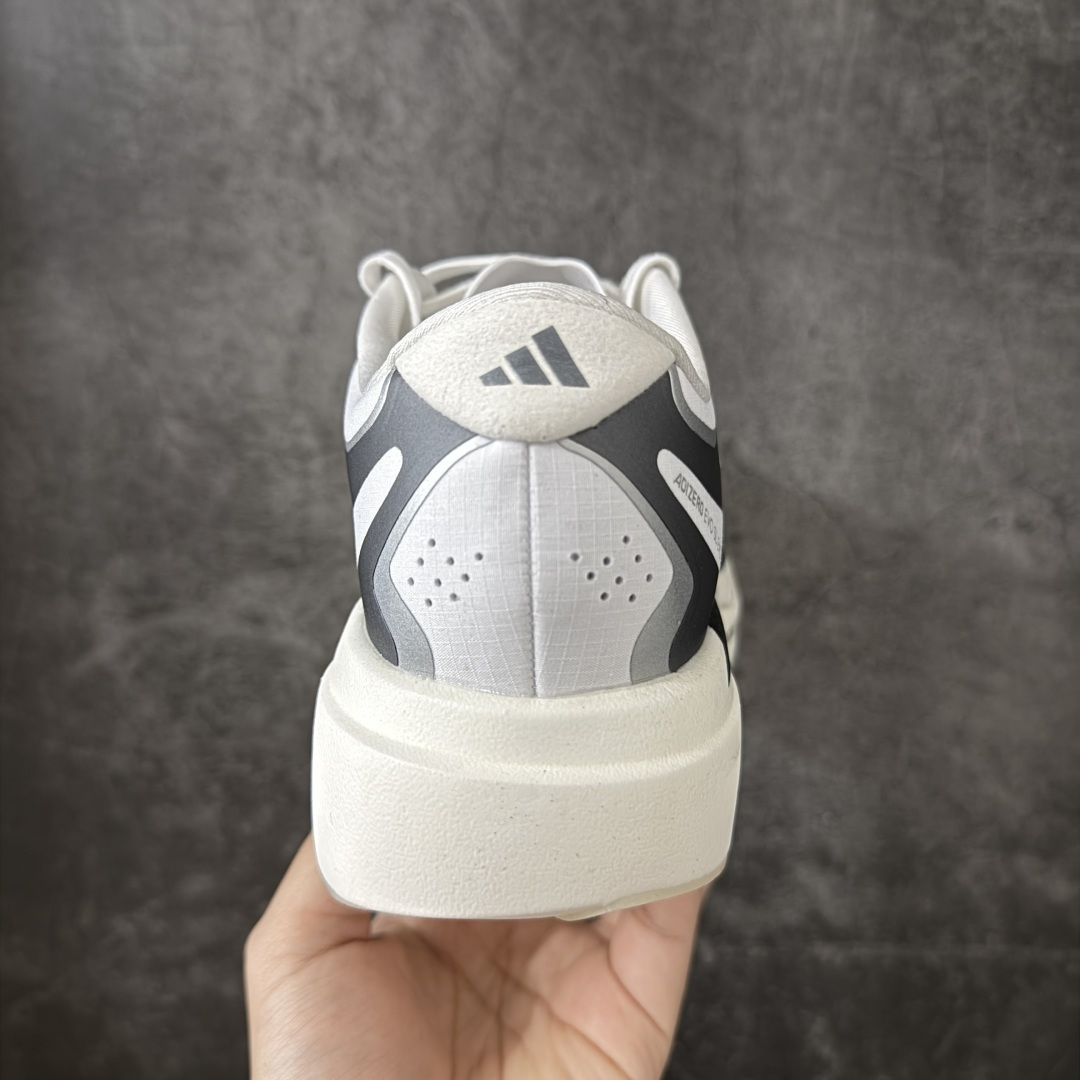 图片[4]-【RS纯原】AD Adizero Eva SL EXO M 零度进化版系列低帮轻便透气竞速休闲运动慢跑鞋 KI4763 全新版本出货 品相相当完美 细节到位 全鞋均使用原材料 原档案打造 内置碳板 目前市场最强 欢迎对比 相信大家对去年 adidas 横空出世的「顶级超跑」adiZero Adios Pro EVO 1 记忆犹新！不仅登顶阿迪史上最轻跑鞋宝座，更在接下来的全球马拉松赛事中，持续书写着惊人成绩，被网友戏称新一代「阿迪神鞋」全网刷屏！极简设计语言与强烈速度感和存在感的鞋侧三线，让人过目不忘，特别种草！其中定位于中长跑训练的 adidas Adizero Evo SL，整体外观造型与 adiZero Adios Pro EVO 1 非常相似。中底配置方面搭载全掌 Lightstrike Pro，鞋面采用透气网面示人，契合日常训练鞋的定位，更加耐用。外底给到了马牌橡胶，及类似上代竞速旗舰 adidas Adizero Adios Pro 3 区域分布。整体看下来无论是外观的鲜明辨识度，还是配置的扎实程度都很顶。 尺码：36-45-选品中心