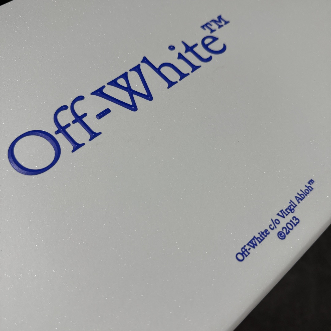 图片[8]-【原厂版】OFF-WHITE Out Of Office OW低帮时尚板鞋 白绿 全新版本 大厂出货 全头层软质皮料 质感满分💯 细节描述市场货 配件齐全 杨幂同款 由经典配色打造 箭头符号、ZipTie 标签、1ogo印花等经典元素皆在此呈现 让人一眼明了 Off-White 的潮流身份 单品以黑白配色皮质制成 饰有品牌标志性 zip Tie 束线带吊牌 侧面饰有 Arrows 图案 展现出品牌对街头风格的偏爱 原厂原档案开发 原盒原标原厂头层皮料 官方原版设计 做工细节全方位对比原鞋 尺码：35 36 37 38 39 40 41 42 43 44 45 46 47-选品中心