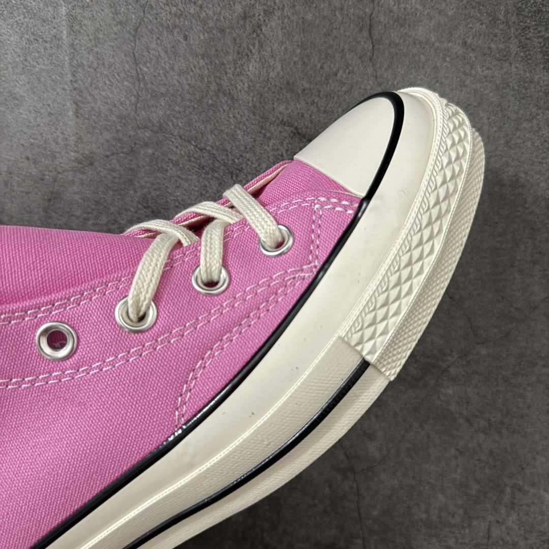 图片[6]-【虎扑2.0小头版】 Converse Chuck All Star 1970S 经典款潮流耐磨帆布鞋 粉高 164947C 全新开发 不仅仅为小鞋头 细节 材料 做工 全方位升级 经典永不过时 十年老厂出品 平台正品订单 超稳定的品控清洁度 全套原厂材料配置 原厂硫化工艺 油性扁平尖头 原厂楦头纸板数据 一体化超软蓝底加持 超软EVA鞋垫 后掌灰色缓震胶 脚感一比一还原 耐磨橡胶大底 越南产内外标 原盒黑色吊牌 超高清洁度 随意冲正 如有更好白送 尺码：35 36 36.5 37 37.5 38 39 39.5 40 41 41.5 42 42.5 43 44-选品中心