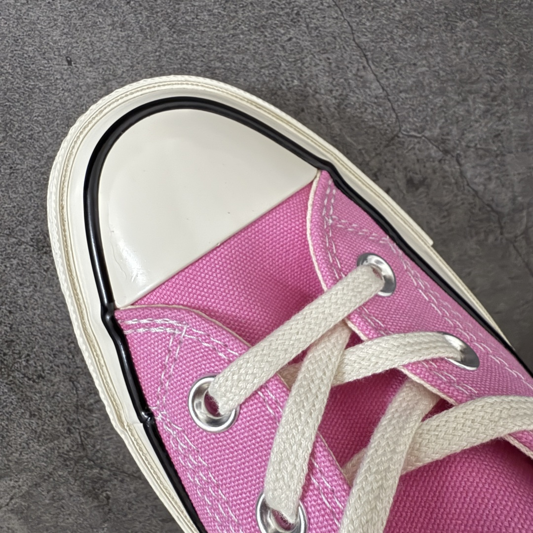 图片[5]-【虎扑2.0小头版】 Converse Chuck All Star 1970S 经典款潮流耐磨帆布鞋 粉高 164947C 全新开发 不仅仅为小鞋头 细节 材料 做工 全方位升级 经典永不过时 十年老厂出品 平台正品订单 超稳定的品控清洁度 全套原厂材料配置 原厂硫化工艺 油性扁平尖头 原厂楦头纸板数据 一体化超软蓝底加持 超软EVA鞋垫 后掌灰色缓震胶 脚感一比一还原 耐磨橡胶大底 越南产内外标 原盒黑色吊牌 超高清洁度 随意冲正 如有更好白送 尺码：35 36 36.5 37 37.5 38 39 39.5 40 41 41.5 42 42.5 43 44-选品中心