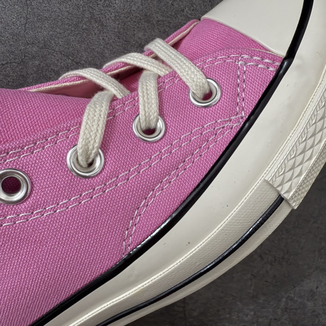 图片[4]-【虎扑2.0小头版】 Converse Chuck All Star 1970S 经典款潮流耐磨帆布鞋 粉高 164947C 全新开发 不仅仅为小鞋头 细节 材料 做工 全方位升级 经典永不过时 十年老厂出品 平台正品订单 超稳定的品控清洁度 全套原厂材料配置 原厂硫化工艺 油性扁平尖头 原厂楦头纸板数据 一体化超软蓝底加持 超软EVA鞋垫 后掌灰色缓震胶 脚感一比一还原 耐磨橡胶大底 越南产内外标 原盒黑色吊牌 超高清洁度 随意冲正 如有更好白送 尺码：35 36 36.5 37 37.5 38 39 39.5 40 41 41.5 42 42.5 43 44-选品中心