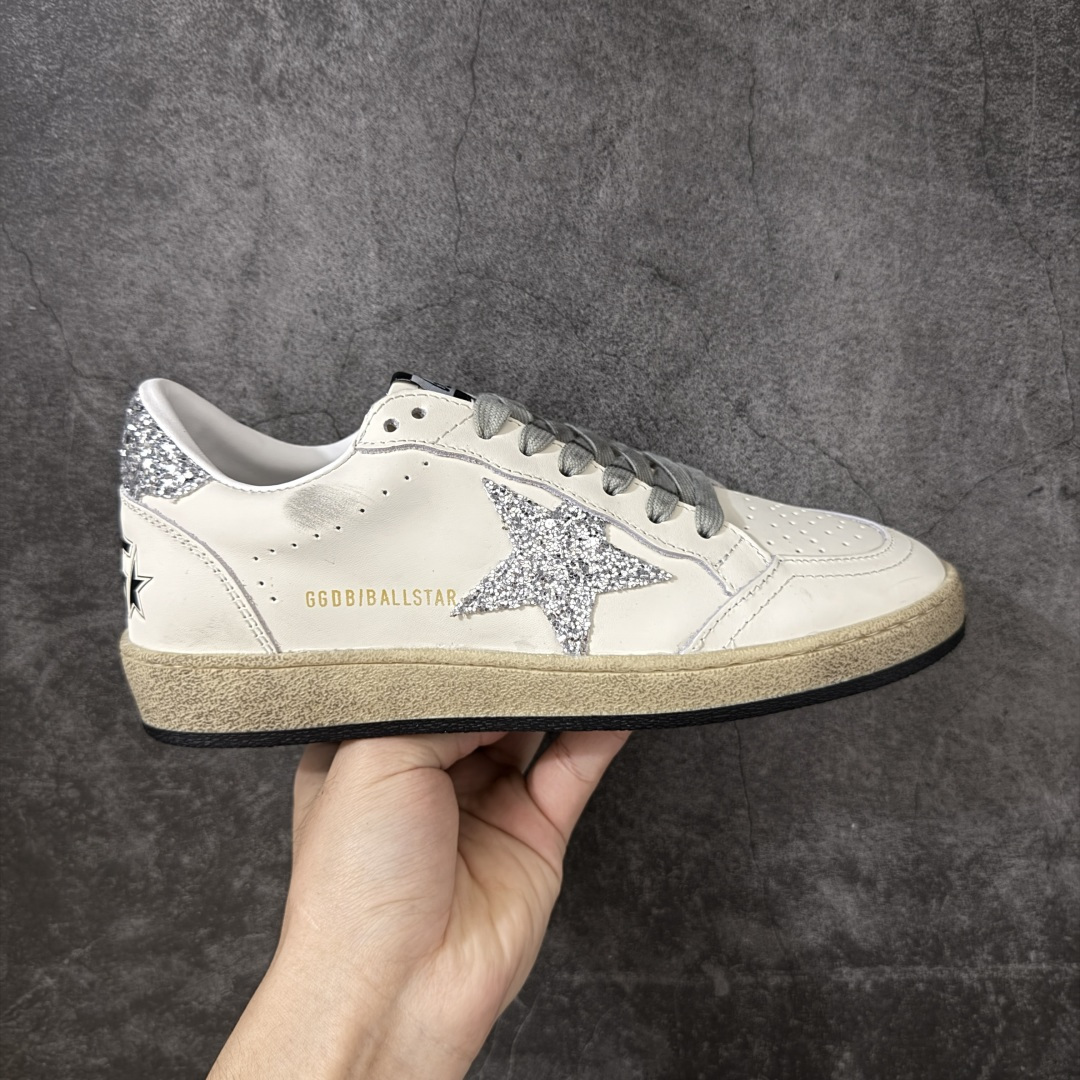 【莞产外贸版】GGDB Golden Goose Super Star 小脏鞋运动鞋 头层牛皮A级皮市面最顶级最性价比版本 欢迎各位外贸大佬拿样对比‼️ 火爆全网各路明星纷纷上脚，头层牛皮小脏鞋，顶级品质 全部细节官网同步 完美精细做工，全手工打磨做旧，自带3厘米内增高，巴黎时装周出镜率最高的小脏鞋。2020Golden Goose 官网同步上新，舒服不磨脚！ 尺码：35-45-选品中心