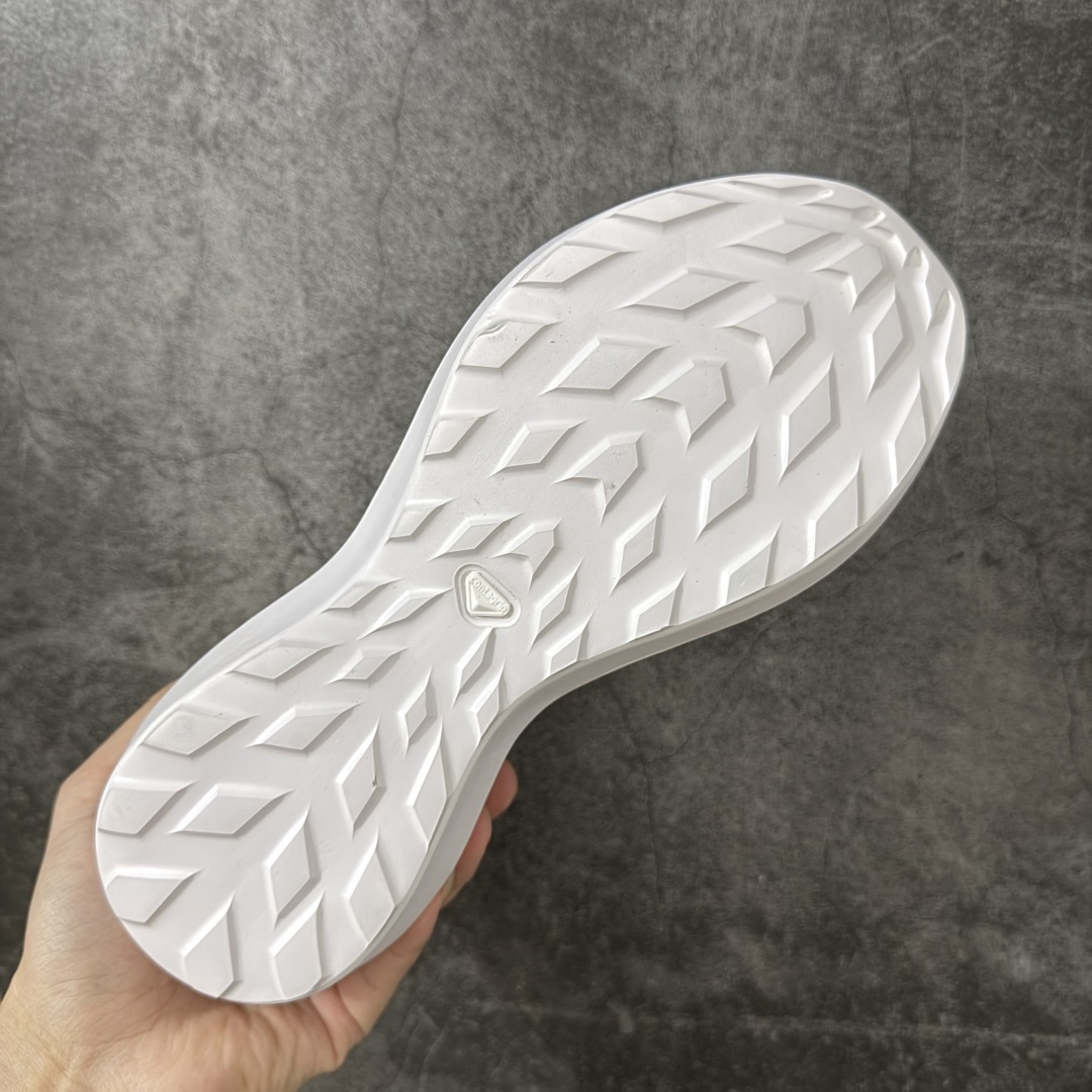 图片[9]-【公司级】CDG x Salomon 萨洛蒙 联名款XT-6 系列 玛丽珍厚底 休闲 运动鞋 原版购入开发 做货 独立私模 原材料打造 一比一原版细节 延续品牌设计基因，融合简约的设计和实用的技术性 联名鞋款依旧是黑白简约配色，鞋身上的品牌字样也体现出极简主义的设计风格 搭配Contagrip 橡胶厚底鞋底设计，重新演绎的鞋面部分则以Pulsar Advanced袜套式轮廓替换了之前抽绳鞋带 并饰有网眼、抗撕裂材质鞋面、防水胶条以及尼龙拉环等细节 面料： 原版定制进口科技面料 内里： 原版进口透气网里 大底： 原版开模超轻发泡材质 底厚： 6.5CM 尺码：35-40-选品中心