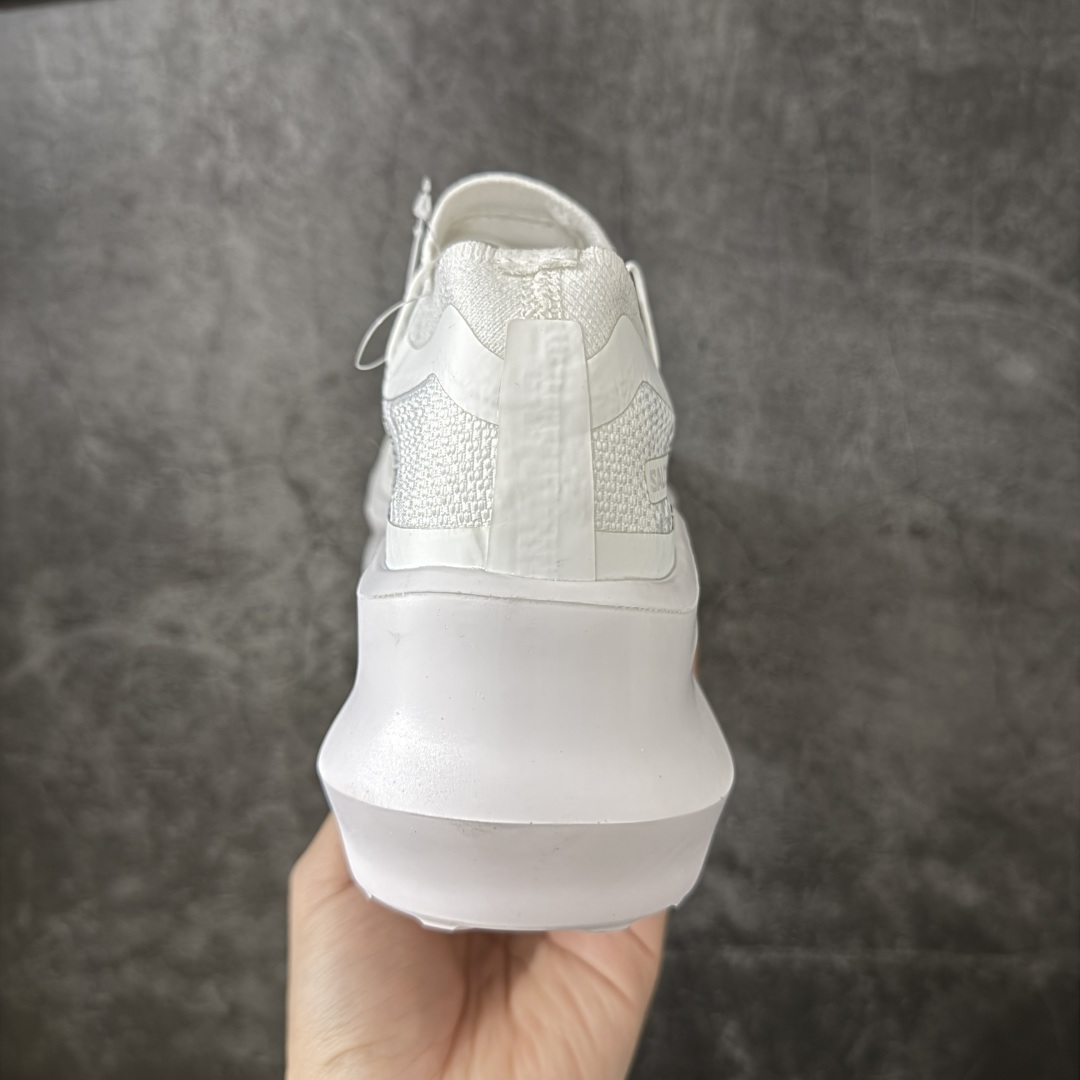 图片[4]-【公司级】CDG x Salomon 萨洛蒙 联名款XT-6 系列 玛丽珍厚底 休闲 运动鞋 原版购入开发 做货 独立私模 原材料打造 一比一原版细节 延续品牌设计基因，融合简约的设计和实用的技术性 联名鞋款依旧是黑白简约配色，鞋身上的品牌字样也体现出极简主义的设计风格 搭配Contagrip 橡胶厚底鞋底设计，重新演绎的鞋面部分则以Pulsar Advanced袜套式轮廓替换了之前抽绳鞋带 并饰有网眼、抗撕裂材质鞋面、防水胶条以及尼龙拉环等细节 面料： 原版定制进口科技面料 内里： 原版进口透气网里 大底： 原版开模超轻发泡材质 底厚： 6.5CM 尺码：35-40-选品中心