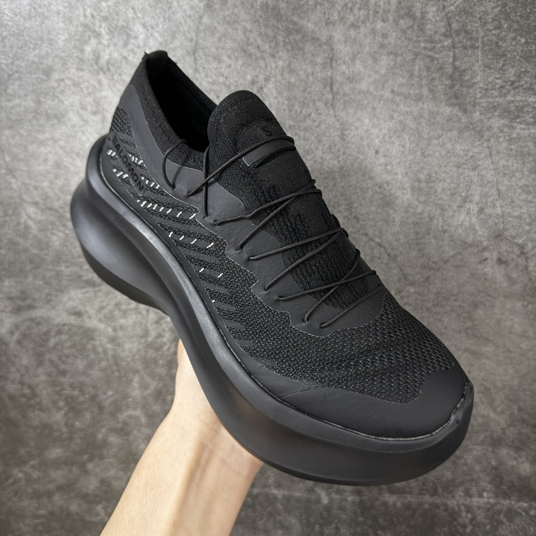 图片[3]-【公司级】CDG x Salomon 萨洛蒙 联名款XT-6 系列 玛丽珍厚底 休闲 运动鞋 原版购入开发 做货 独立私模 原材料打造 一比一原版细节 延续品牌设计基因，融合简约的设计和实用的技术性 联名鞋款依旧是黑白简约配色，鞋身上的品牌字样也体现出极简主义的设计风格 搭配Contagrip 橡胶厚底鞋底设计，重新演绎的鞋面部分则以Pulsar Advanced袜套式轮廓替换了之前抽绳鞋带 并饰有网眼、抗撕裂材质鞋面、防水胶条以及尼龙拉环等细节 面料： 原版定制进口科技面料 内里： 原版进口透气网里 大底： 原版开模超轻发泡材质 底厚： 6.5CM 尺码：35-40-选品中心