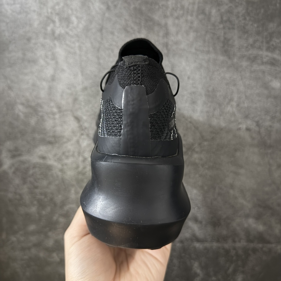 图片[4]-【公司级】CDG x Salomon 萨洛蒙 联名款XT-6 系列 玛丽珍厚底 休闲 运动鞋 原版购入开发 做货 独立私模 原材料打造 一比一原版细节 延续品牌设计基因，融合简约的设计和实用的技术性 联名鞋款依旧是黑白简约配色，鞋身上的品牌字样也体现出极简主义的设计风格 搭配Contagrip 橡胶厚底鞋底设计，重新演绎的鞋面部分则以Pulsar Advanced袜套式轮廓替换了之前抽绳鞋带 并饰有网眼、抗撕裂材质鞋面、防水胶条以及尼龙拉环等细节 面料： 原版定制进口科技面料 内里： 原版进口透气网里 大底： 原版开模超轻发泡材质 底厚： 6.5CM 尺码：35-40-选品中心