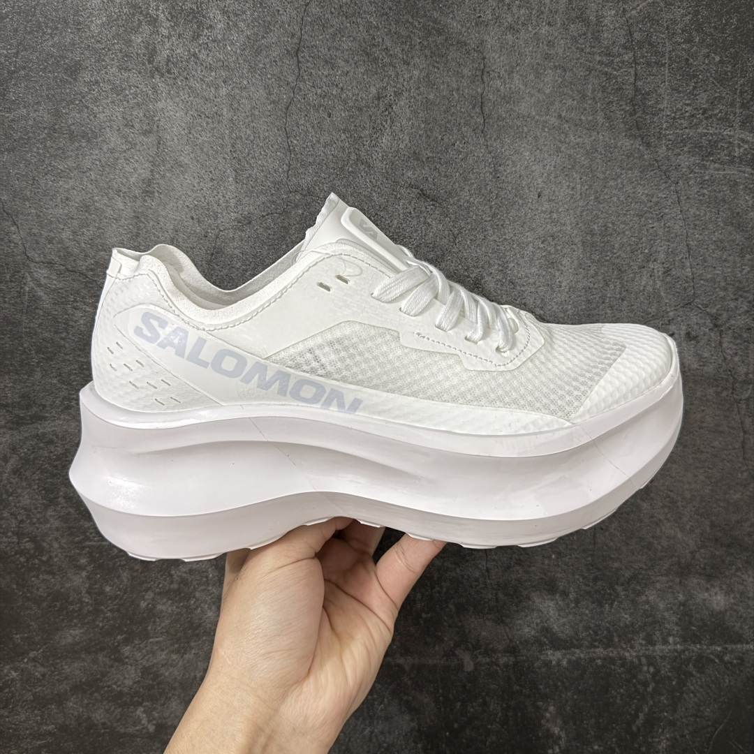 【公司级】CDG x Salomon 萨洛蒙 联名款XT-6 系列 玛丽珍厚底 休闲 运动鞋 原版购入开发 做货 独立私模 原材料打造 一比一原版细节 延续品牌设计基因，融合简约的设计和实用的技术性 联名鞋款依旧是黑白简约配色，鞋身上的品牌字样也体现出极简主义的设计风格 搭配Contagrip 橡胶厚底鞋底设计，重新演绎的鞋面部分则以Pulsar Advanced袜套式轮廓替换了之前抽绳鞋带 并饰有网眼、抗撕裂材质鞋面、防水胶条以及尼龙拉环等细节 面料： 原版定制进口科技面料 内里： 原版进口透气网里 大底： 原版开模超轻发泡材质 底厚： 6.5CM 尺码：35-40-选品中心