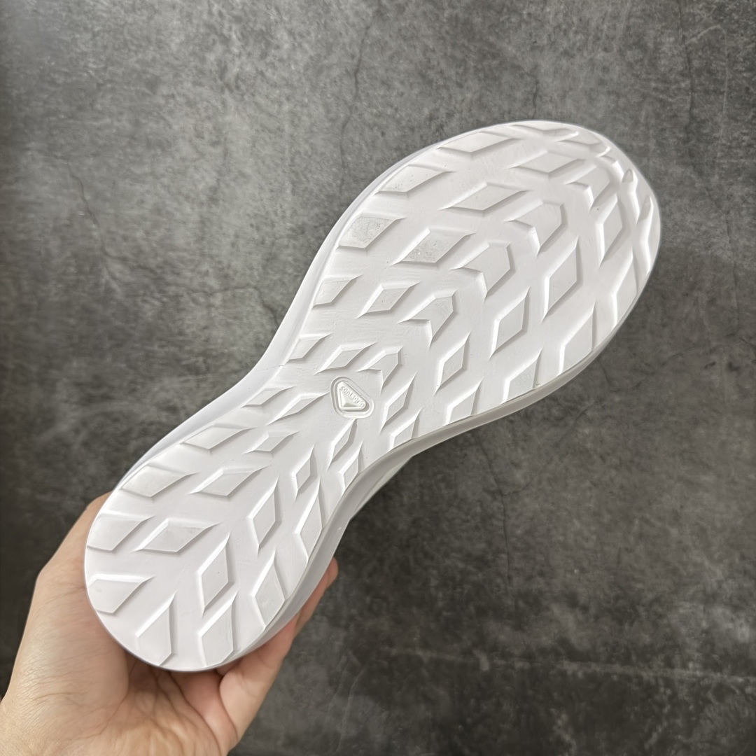 图片[9]-【公司级】CDG x Salomon 萨洛蒙 联名款XT-6 系列 玛丽珍厚底 休闲 运动鞋 原版购入开发 做货 独立私模 原材料打造 一比一原版细节 延续品牌设计基因，融合简约的设计和实用的技术性 联名鞋款依旧是黑白简约配色，鞋身上的品牌字样也体现出极简主义的设计风格 搭配Contagrip 橡胶厚底鞋底设计，重新演绎的鞋面部分则以Pulsar Advanced袜套式轮廓替换了之前抽绳鞋带 并饰有网眼、抗撕裂材质鞋面、防水胶条以及尼龙拉环等细节 面料： 原版定制进口科技面料 内里： 原版进口透气网里 大底： 原版开模超轻发泡材质 底厚： 6.5CM 尺码：35-40-选品中心