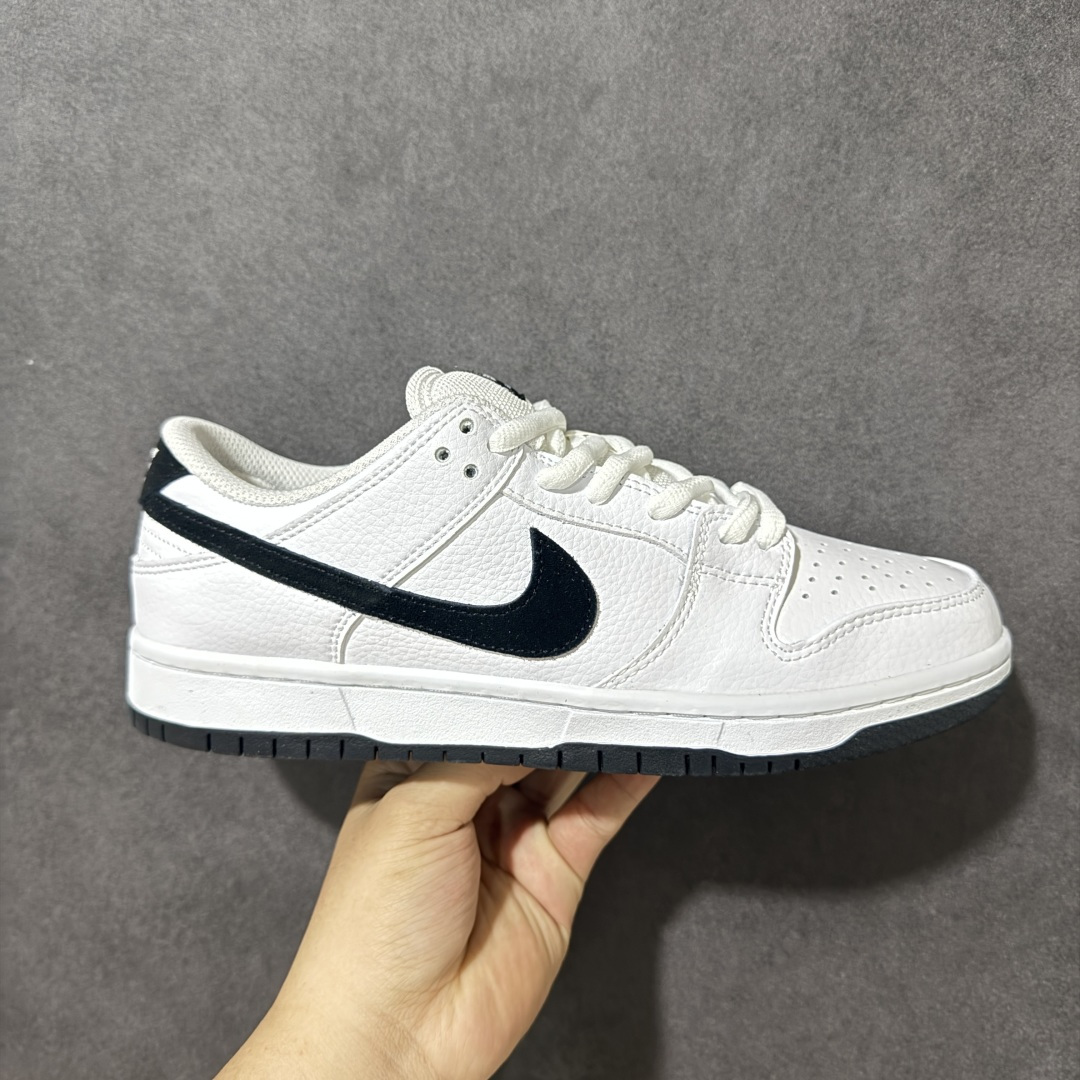 【YC版本】耐克 Nike SB Dunk Low Friendship Knot 定制Dunk SB顾名思义，具有经典的Dunk血缘，又注入了更多的时尚元素。相较于普通的Dunk滑板鞋，改良版的Dunk SB加厚了鞋舌的填充，使舒适性大大提升，同时也更方便穿脱；中底部分则加入了脚感柔软舒适Zoom Air气垫，有效吸收滑板等极限运动在落地时带来的冲击力，为街头运动者们提供更好的保护 货号：HF3704-100 白黑熊猫 尺码：40 40.5 41 42 42.5 43 44 44.5 45 46-选品中心