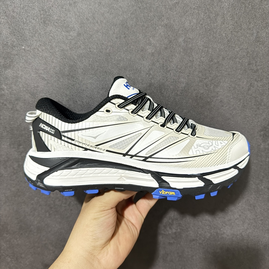【公司级】Hoka Mafate Speed 2 马法特二代超轻厚底轻量山地跑步鞋 1126851 WTCB  #轻量化材料Fresh Foam。超轻量中底全部用料过3C认证！ 滚动平衡科技减少33%能量消耗 ！第二代Mafate更是延续精髓设计，并调整了整体的鞋型，修身的鞋型，更加灵巧的感觉一下子来了。外底韧弹感十足的EVA泡绵，结合Vibram橡胶大底，性能稳定输出，无论是平时穿着还是在潮湿的梅雨季节跑步，都是非常优秀的搭配。  尺码：36 36.5 37 38 38.5 39 40 40.5 41 42 42.5 43 44 45-选品中心