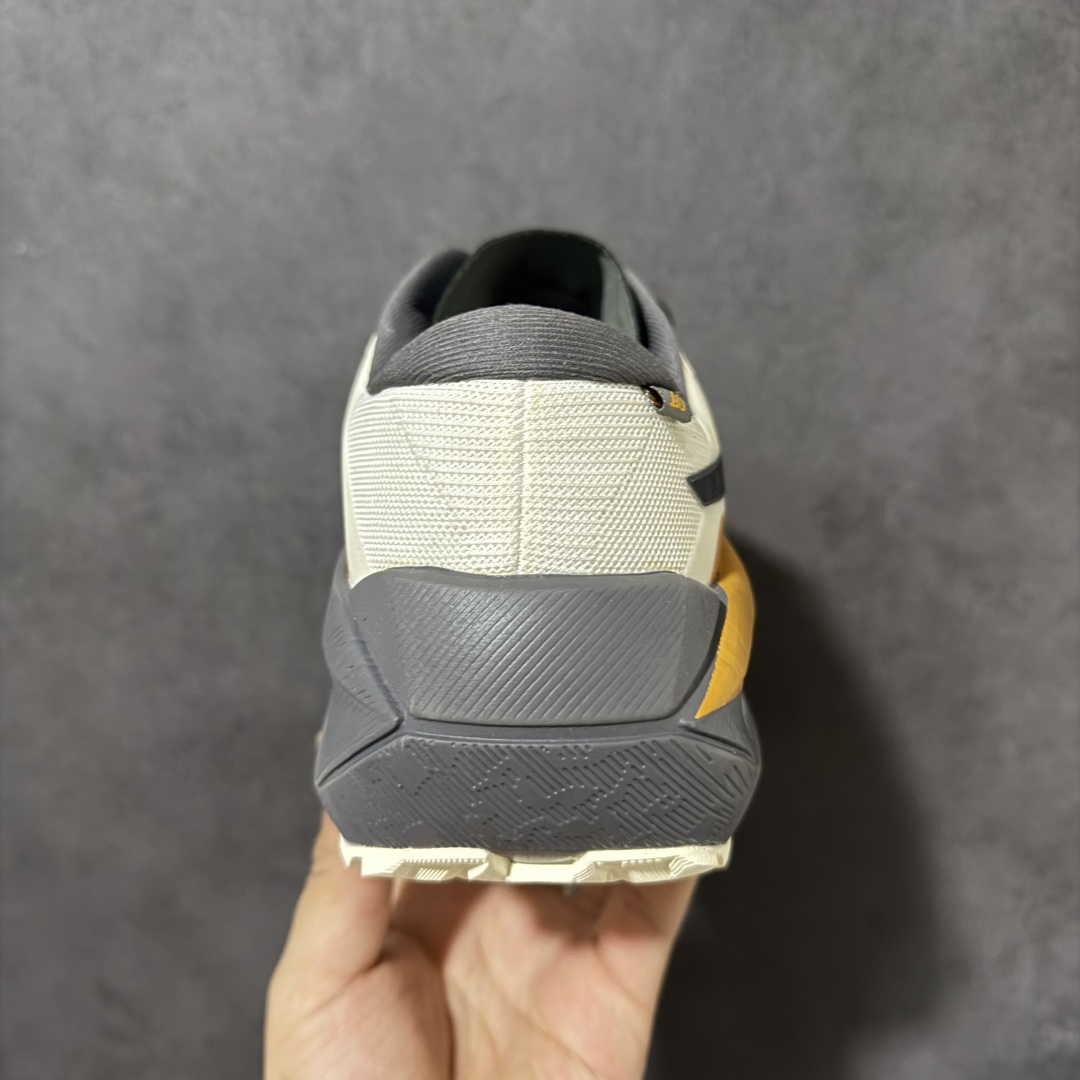 图片[4]-【公司级】亚瑟士/ASICS Trabuco max 5 特拉布科 max 5 代高山系列低帮户外攀岩运动慢跑鞋  #采用人体工学一体式工程提花网眼鞋面材质  #全掌Flyte Foam Blast+ 轻量高能回弹泡棉材料中底  #编织型岩石板凸耳橡胶,兼顾抓地及耐久性底片 货号：1011C271-100 尺码：36 37 37.5 38 39 39.5 40 40.5 41.5 42 42.5 43.5 44 45-选品中心