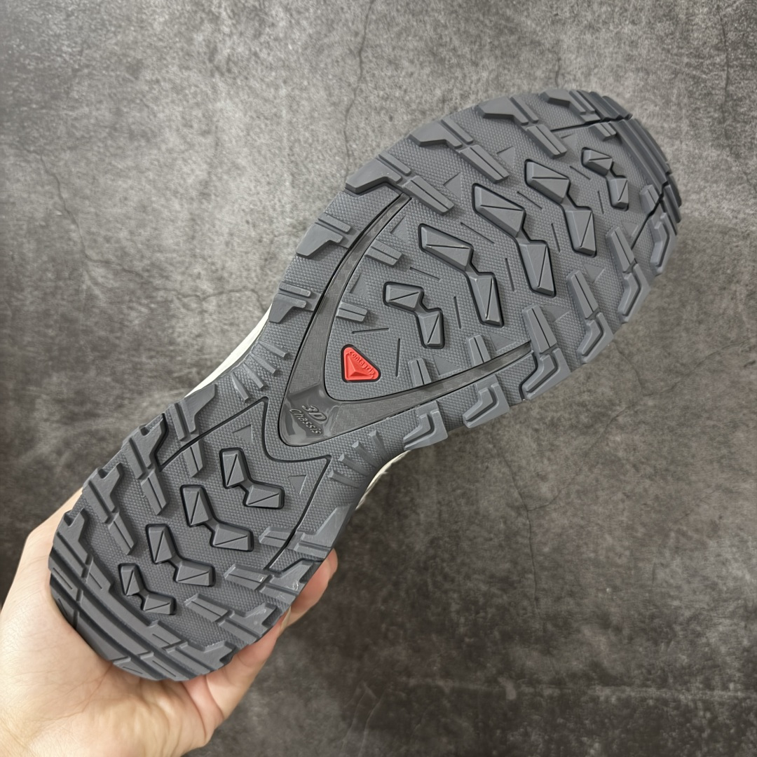 图片[9]-【绿x版】SALOMON XA Pro 3D ADV 萨洛蒙潮流越野机能户外功能鞋 灰白 492672新配色出货 纯原外贸平台特供订单 耗时半年巨作 全套原纸板楦头开发 原厂特供网布配套加持 确保原汁原味 完美呈现版型 原档数据独家私模五层组合大底 男女鞋同步官方开发至46.5 原装Ortholite轻量化鞋垫 中底布带钢印编号 原厂TPU锁扣 进口港宝加持 后跟自然饱满 还原公司包裹性 鞋面采用SENSIFT贴合技术 全方位贴合包裹脚型 鞋跟部鞋底牵引设计 提供强大的抓地性能 更适应野外崎岖不平的道路 其3D ADVANCED CHASSIS底盘 材料轻量大化 钉齿设计更具稳定性 防护性 鞋底易磨损区运用CONTAGRIP高耐磨材料 应对城市硬质路面长距离跑考验 尺码：36 36.5 37.5 38 38.5 39 40 40.5 41 42 42.5 43 44 44.5 45 46 46.5-选品中心