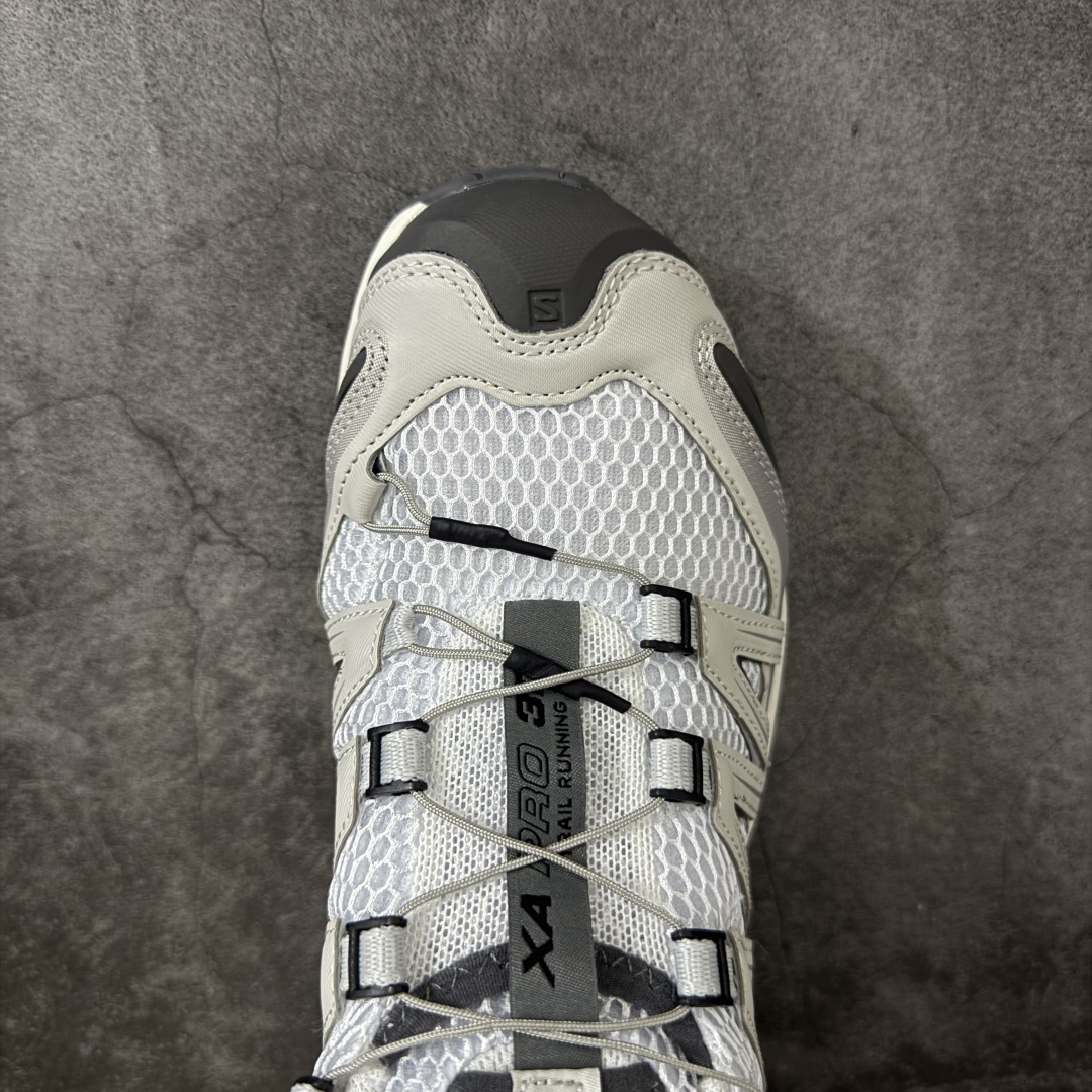 图片[5]-【绿x版】SALOMON XA Pro 3D ADV 萨洛蒙潮流越野机能户外功能鞋 灰白 492672新配色出货 纯原外贸平台特供订单 耗时半年巨作 全套原纸板楦头开发 原厂特供网布配套加持 确保原汁原味 完美呈现版型 原档数据独家私模五层组合大底 男女鞋同步官方开发至46.5 原装Ortholite轻量化鞋垫 中底布带钢印编号 原厂TPU锁扣 进口港宝加持 后跟自然饱满 还原公司包裹性 鞋面采用SENSIFT贴合技术 全方位贴合包裹脚型 鞋跟部鞋底牵引设计 提供强大的抓地性能 更适应野外崎岖不平的道路 其3D ADVANCED CHASSIS底盘 材料轻量大化 钉齿设计更具稳定性 防护性 鞋底易磨损区运用CONTAGRIP高耐磨材料 应对城市硬质路面长距离跑考验 尺码：36 36.5 37.5 38 38.5 39 40 40.5 41 42 42.5 43 44 44.5 45 46 46.5-选品中心