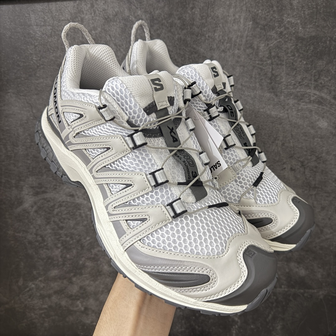 【绿x版】SALOMON XA Pro 3D ADV 萨洛蒙潮流越野机能户外功能鞋 灰白 492672新配色出货 纯原外贸平台特供订单 耗时半年巨作 全套原纸板楦头开发 原厂特供网布配套加持 确保原汁原味 完美呈现版型 原档数据独家私模五层组合大底 男女鞋同步官方开发至46.5 原装Ortholite轻量化鞋垫 中底布带钢印编号 原厂TPU锁扣 进口港宝加持 后跟自然饱满 还原公司包裹性 鞋面采用SENSIFT贴合技术 全方位贴合包裹脚型 鞋跟部鞋底牵引设计 提供强大的抓地性能 更适应野外崎岖不平的道路 其3D ADVANCED CHASSIS底盘 材料轻量大化 钉齿设计更具稳定性 防护性 鞋底易磨损区运用CONTAGRIP高耐磨材料 应对城市硬质路面长距离跑考验 尺码：36 36.5 37.5 38 38.5 39 40 40.5 41 42 42.5 43 44 44.5 45 46 46.5-选品中心