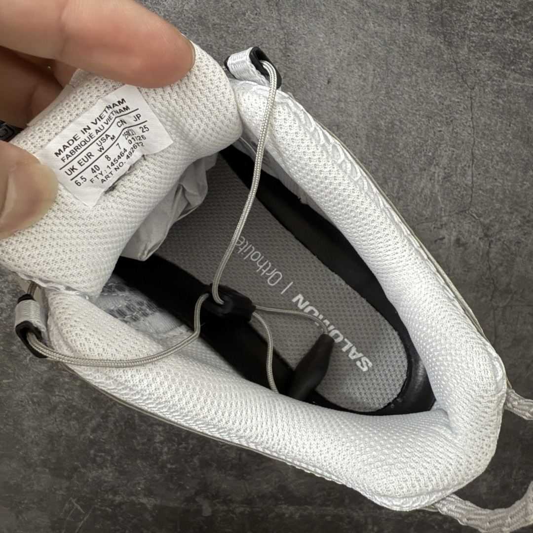 图片[7]-【绿x版】SALOMON XA Pro 3D ADV 萨洛蒙潮流越野机能户外功能鞋 灰白 492672新配色出货 纯原外贸平台特供订单 耗时半年巨作 全套原纸板楦头开发 原厂特供网布配套加持 确保原汁原味 完美呈现版型 原档数据独家私模五层组合大底 男女鞋同步官方开发至46.5 原装Ortholite轻量化鞋垫 中底布带钢印编号 原厂TPU锁扣 进口港宝加持 后跟自然饱满 还原公司包裹性 鞋面采用SENSIFT贴合技术 全方位贴合包裹脚型 鞋跟部鞋底牵引设计 提供强大的抓地性能 更适应野外崎岖不平的道路 其3D ADVANCED CHASSIS底盘 材料轻量大化 钉齿设计更具稳定性 防护性 鞋底易磨损区运用CONTAGRIP高耐磨材料 应对城市硬质路面长距离跑考验 尺码：36 36.5 37.5 38 38.5 39 40 40.5 41 42 42.5 43 44 44.5 45 46 46.5-选品中心