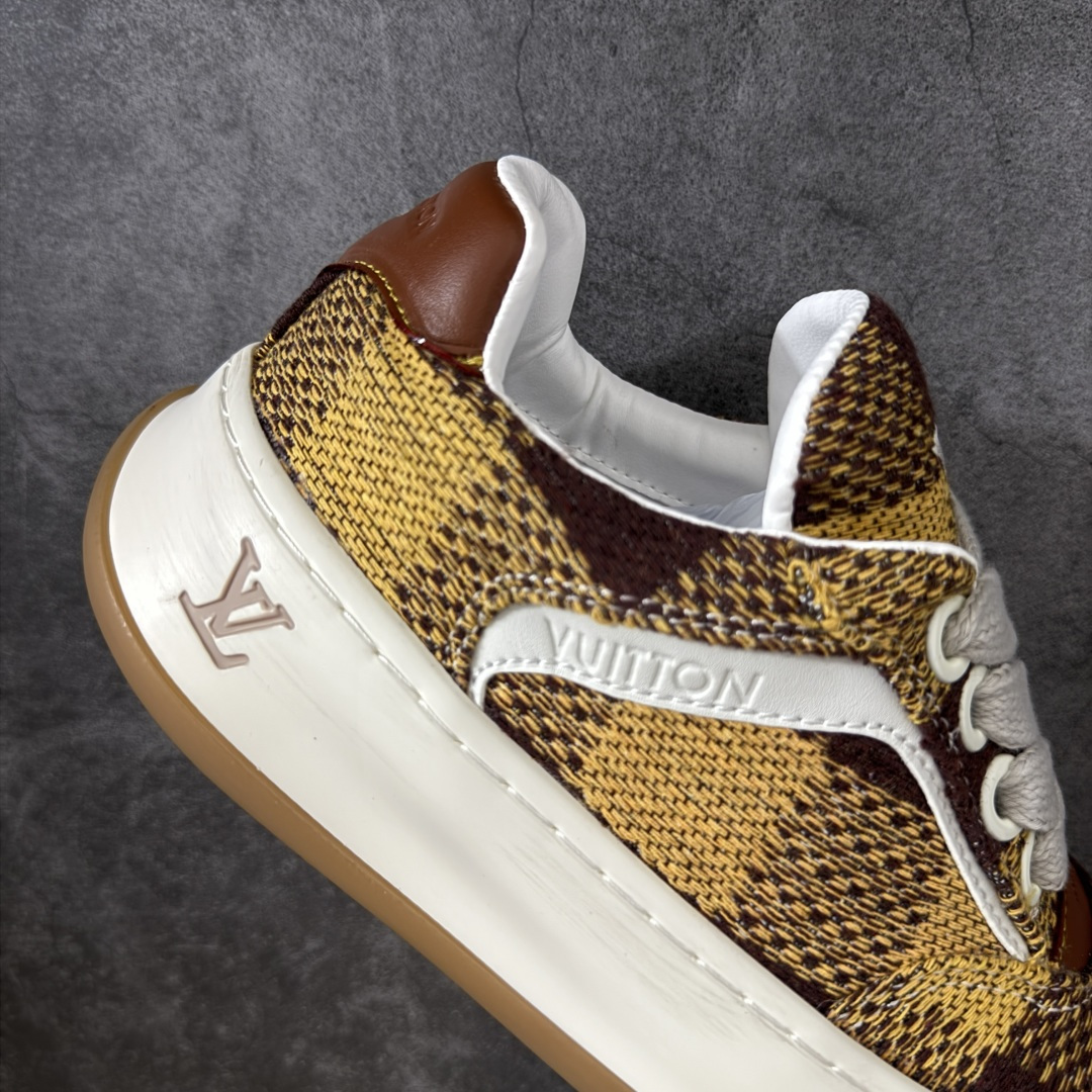 图片[7]-【广东礼盒版】广LOUIS VUITTON Tilted 系列｜2026 早春全新上架 LV 路易威登 Tilted Low Sneakers 倾斜系列低帮复古休闲运动板鞋 男鞋｜广东原产｜市售顶级）版本 ✦ 升级原楦型开发纸版，鞋型更立体更正 ✦ Monogram 丹宁布鞋面，质感高级耐看 ✦ 鞋垫嵌入EVA软脚感物料，回弹舒适 ✦ 后跟耐弯折滴塑支撑片，稳定不塌 ✦ 全新开发TPR光泽组合隔色鞋底 ✦ LV组合 TPU 生胶底结构，行走稳、耐磨强 ✦ 原版购入开发 ✦ 厚实抽屉式礼品鞋盒 ✦ 原装包装说明书＋防尘布袋 ✦ 附送官方快递加固牛皮纸外盒 法国巴黎百年奢侈品牌 LOUIS VUITTON 路易威登 尺码：39 40 41 42 43 44 45-选品中心