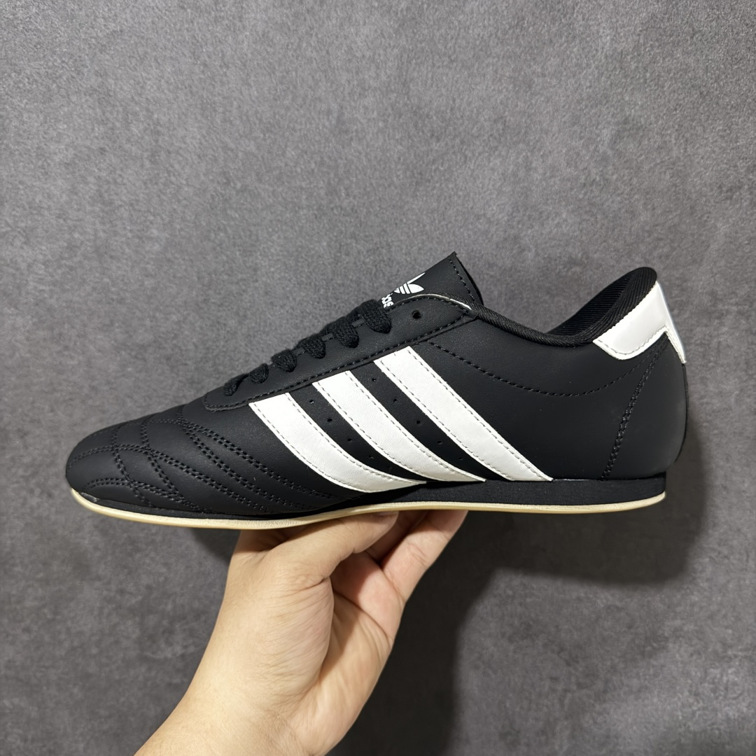 图片[2]-【公司级】阿迪达斯 ADIDAS ORIGINALS TAEKWONDO 时尚百搭 防滑 一脚蹬 低帮 训练鞋 男女款 黑白色德训鞋 潮运动板鞋。 adidas Martial Arts武术/Taekwondo跆拳道是adidas专业运动系列之一,生产针对武术、跆拳道等专业运动的服装、装备 货号：JS1193 尺码：36-45-选品中心