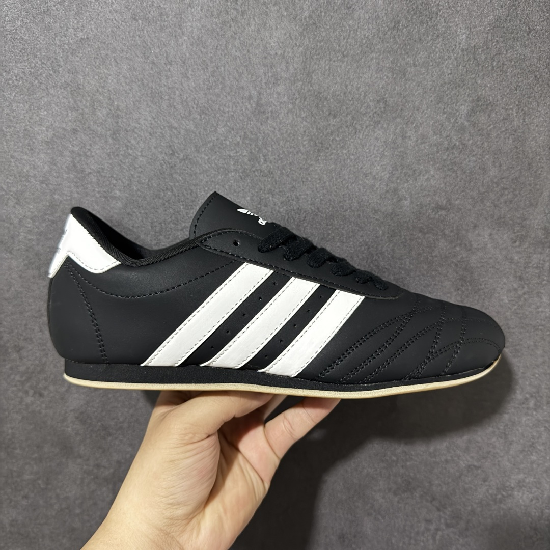 【公司级】阿迪达斯 ADIDAS ORIGINALS TAEKWONDO 时尚百搭 防滑 一脚蹬 低帮 训练鞋 男女款 黑白色德训鞋 潮运动板鞋。 adidas Martial Arts武术/Taekwondo跆拳道是adidas专业运动系列之一,生产针对武术、跆拳道等专业运动的服装、装备 货号：JS1193 尺码：36-45-选品中心
