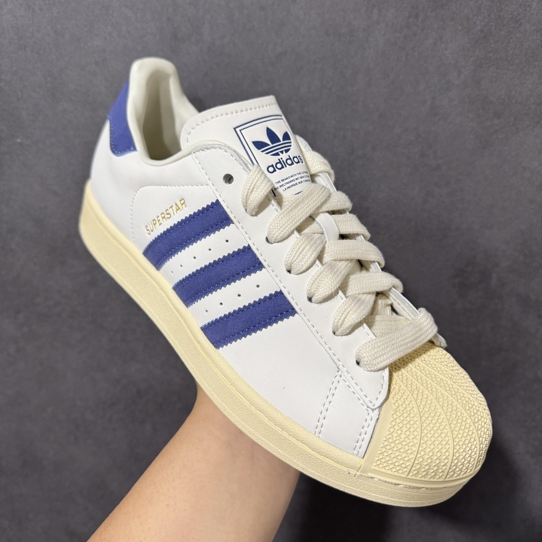 图片[3]-【公司级】Adidas Original Superstar 2 阿迪达斯 低帮 男女同款 贝壳头2代防滑耐磨轻便低邦板鞋 鞋身整体以米色皮革打造，搭配经典米色贝壳头，鞋身两侧经典锯齿蓝色三条杠Logo，后跟蓝色装饰片压印logo，最后以米色大底完善整体设计收尾。整体时尚大方。 货号：KZ6732 尺码：35¹/₃ 36 36²/₃ 37¹/₃ 38 38²/₃ 39¹/₃ 40 40²/₃ 41¹/₃ 42 42²/₃ 43¹/₃ 44 44²/₃ 45¹/₃-选品中心
