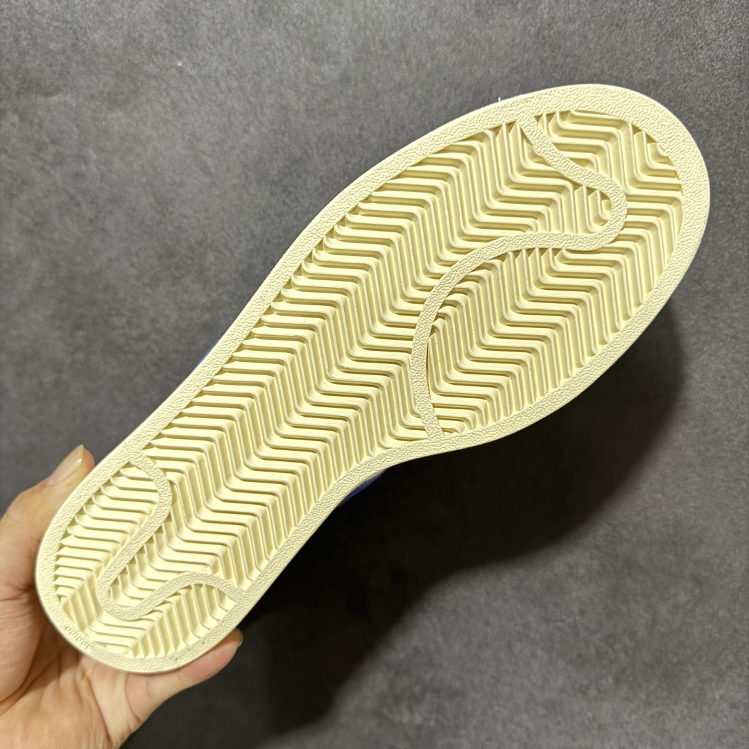 图片[9]-【公司级】Adidas Original Superstar 2 阿迪达斯 低帮 男女同款 贝壳头2代防滑耐磨轻便低邦板鞋 鞋身整体以米色皮革打造，搭配经典米色贝壳头，鞋身两侧经典锯齿蓝色三条杠Logo，后跟蓝色装饰片压印logo，最后以米色大底完善整体设计收尾。整体时尚大方。 货号：KZ6732 尺码：35¹/₃ 36 36²/₃ 37¹/₃ 38 38²/₃ 39¹/₃ 40 40²/₃ 41¹/₃ 42 42²/₃ 43¹/₃ 44 44²/₃ 45¹/₃-选品中心