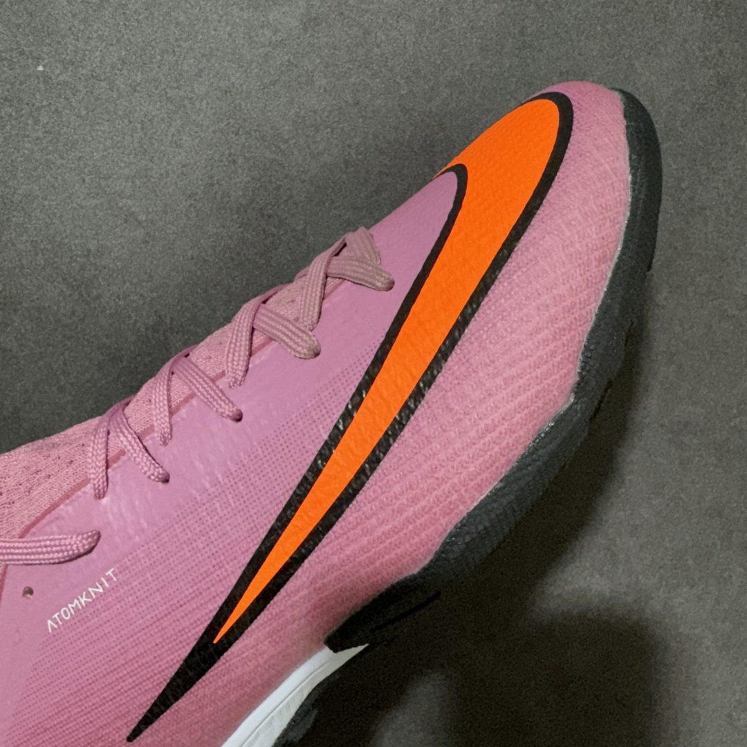 图片[8]-【公司级】NK Mercurial Vapor 17 Elite FG 刺客17轻量耐磨足球鞋 采用Flyknit+Gripknit+Atomknit组合鞋面，是历代最薄的Mercurial鞋面之一，干湿环境下都有出色控球，袜套式贴合、磨合周期短；升级的3/4长度Air Zoom气垫缓震，相比Vapor15覆盖面积更大，推进感更强 货号：HJ7326-618 尺码：36 37 38 39 40 41 42 43 44 45-选品中心