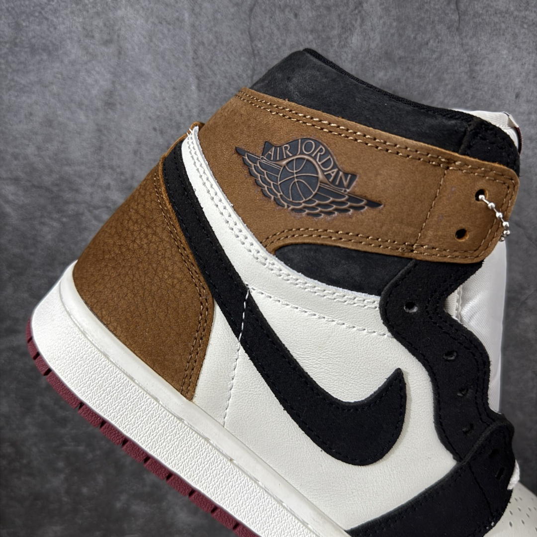 图片[7]-【KZ纯原】Air Jordan AJ1 Retro High 高帮 黑摩卡2.0 外贸特供批次 新配色不断更新开发 全套原纸板楦头开发 确保原汁原味 完美呈现一代版型 一比一鞋头弧度高度鞋身弧度 此版本只针对中端市场 细节品控鞋型随意秒杀市面同价位 鞋型完美 不臃肿别扭 头层皮料加持 用料绝不含糊 进口玻璃冲刀皮料裁剪零毛边 电脑针车工艺 超高鞋面清洁度 最高QC检验标准 控制溢胶瑕疵 原盒原配 飞翼3D高频深度立体 工艺方面大到整体鞋型 漏斗收腰 底线拉帮 LOGO立体程度 小到针眼排布 载片对称 冲孔效果 鞋标规范 鞋垫背胶等等 无一不是口碑收割 每双都是一个回头客 货号：DZ5485-201 尺码：36 36.5 37.5 38 38.5 39 40 40.5 41 42 42.5 43 44 44.5 45 46 47.5-选品中心