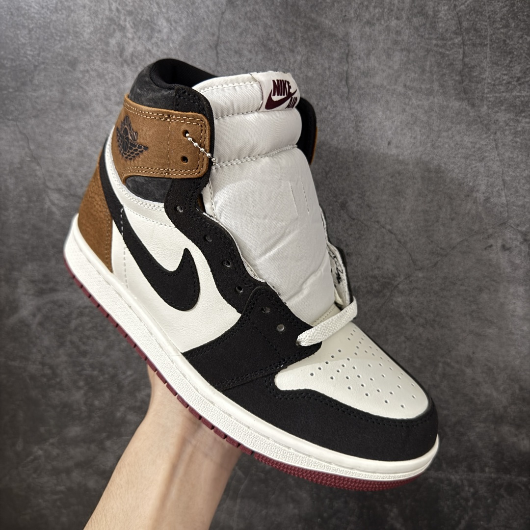 图片[3]-【KZ纯原】Air Jordan AJ1 Retro High 高帮 黑摩卡2.0 外贸特供批次 新配色不断更新开发 全套原纸板楦头开发 确保原汁原味 完美呈现一代版型 一比一鞋头弧度高度鞋身弧度 此版本只针对中端市场 细节品控鞋型随意秒杀市面同价位 鞋型完美 不臃肿别扭 头层皮料加持 用料绝不含糊 进口玻璃冲刀皮料裁剪零毛边 电脑针车工艺 超高鞋面清洁度 最高QC检验标准 控制溢胶瑕疵 原盒原配 飞翼3D高频深度立体 工艺方面大到整体鞋型 漏斗收腰 底线拉帮 LOGO立体程度 小到针眼排布 载片对称 冲孔效果 鞋标规范 鞋垫背胶等等 无一不是口碑收割 每双都是一个回头客 货号：DZ5485-201 尺码：36 36.5 37.5 38 38.5 39 40 40.5 41 42 42.5 43 44 44.5 45 46 47.5-选品中心