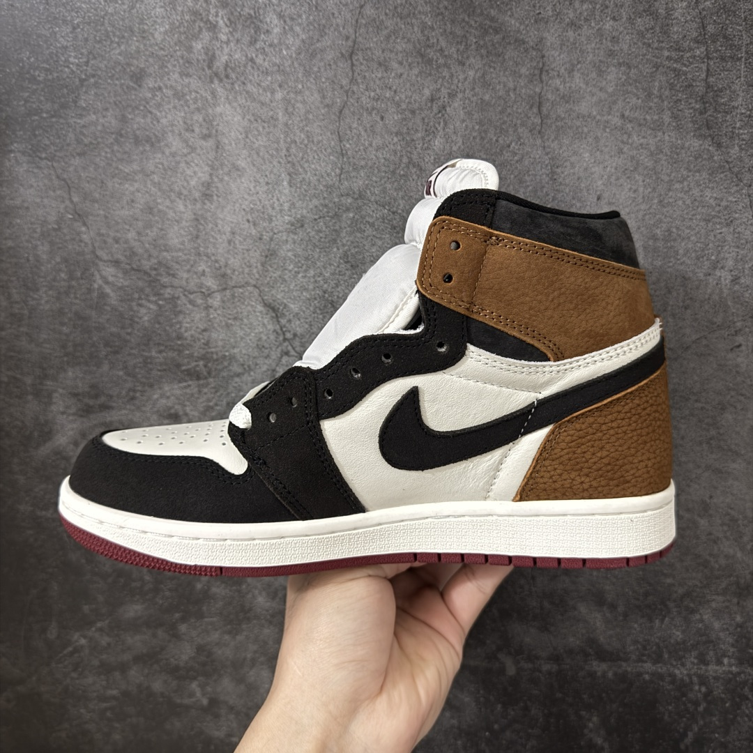 图片[2]-【KZ纯原】Air Jordan AJ1 Retro High 高帮 黑摩卡2.0 外贸特供批次 新配色不断更新开发 全套原纸板楦头开发 确保原汁原味 完美呈现一代版型 一比一鞋头弧度高度鞋身弧度 此版本只针对中端市场 细节品控鞋型随意秒杀市面同价位 鞋型完美 不臃肿别扭 头层皮料加持 用料绝不含糊 进口玻璃冲刀皮料裁剪零毛边 电脑针车工艺 超高鞋面清洁度 最高QC检验标准 控制溢胶瑕疵 原盒原配 飞翼3D高频深度立体 工艺方面大到整体鞋型 漏斗收腰 底线拉帮 LOGO立体程度 小到针眼排布 载片对称 冲孔效果 鞋标规范 鞋垫背胶等等 无一不是口碑收割 每双都是一个回头客 货号：DZ5485-201 尺码：36 36.5 37.5 38 38.5 39 40 40.5 41 42 42.5 43 44 44.5 45 46 47.5-选品中心