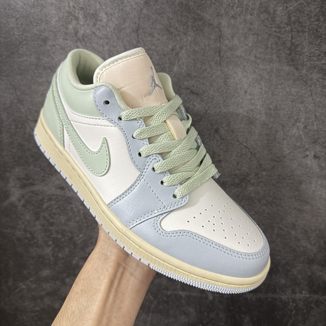图片[3]-【DT纯原】Air Jordan Low AJ1 乔1马卡龙色 低帮文化休闲运动板鞋 DC0774-108  市面中低帮最具代表性版本没有之一 口碑大厂出品 品控大底版型不断改良更新 全套原纸板楦头开发 确保原汁原味 完美呈现版型 完美零毛边处理 原厂内置全掌气垫 价格定位良心 平台专用代工流水线出品 一眼公司既视感 拿到手的一瞬间就与众不同 碾压市面所有版本 全部原鞋开发 每一个配色都会采购原鞋确认细节 打破市面看图做货无好货之说 尺码：35.5-40-选品中心