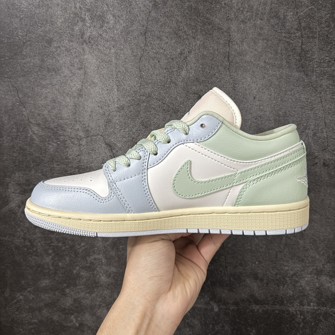 图片[2]-【DT纯原】Air Jordan Low AJ1 乔1马卡龙色 低帮文化休闲运动板鞋 DC0774-108  市面中低帮最具代表性版本没有之一 口碑大厂出品 品控大底版型不断改良更新 全套原纸板楦头开发 确保原汁原味 完美呈现版型 完美零毛边处理 原厂内置全掌气垫 价格定位良心 平台专用代工流水线出品 一眼公司既视感 拿到手的一瞬间就与众不同 碾压市面所有版本 全部原鞋开发 每一个配色都会采购原鞋确认细节 打破市面看图做货无好货之说 尺码：35.5-40-选品中心